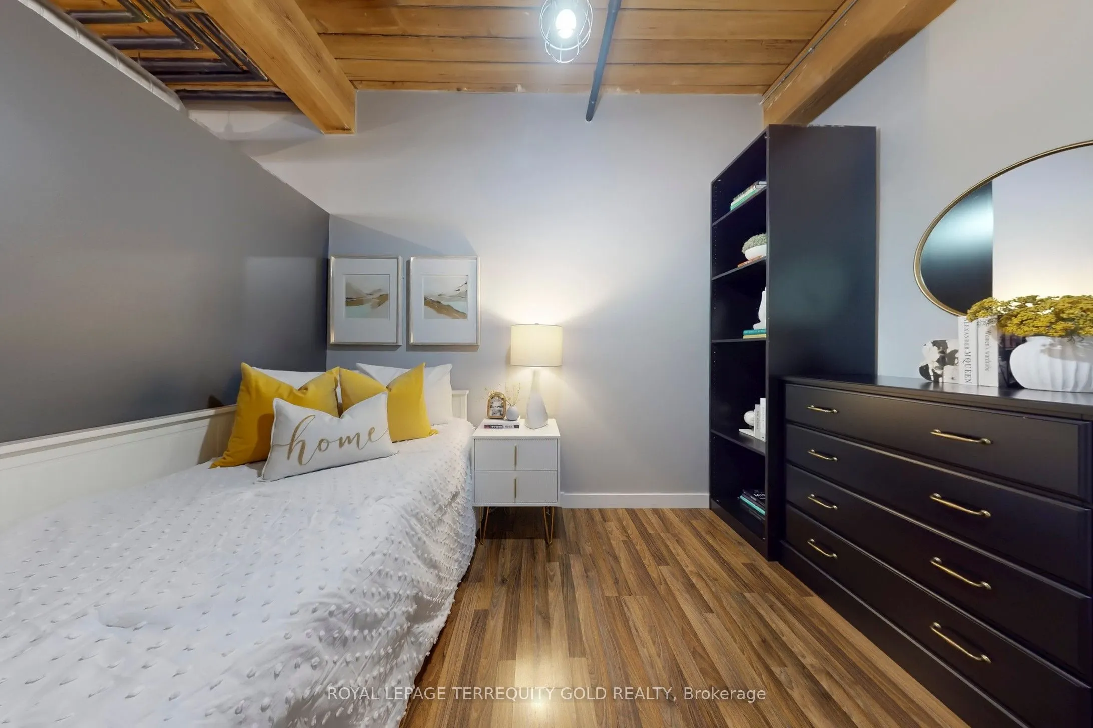 2154 Dundas Street W, #107