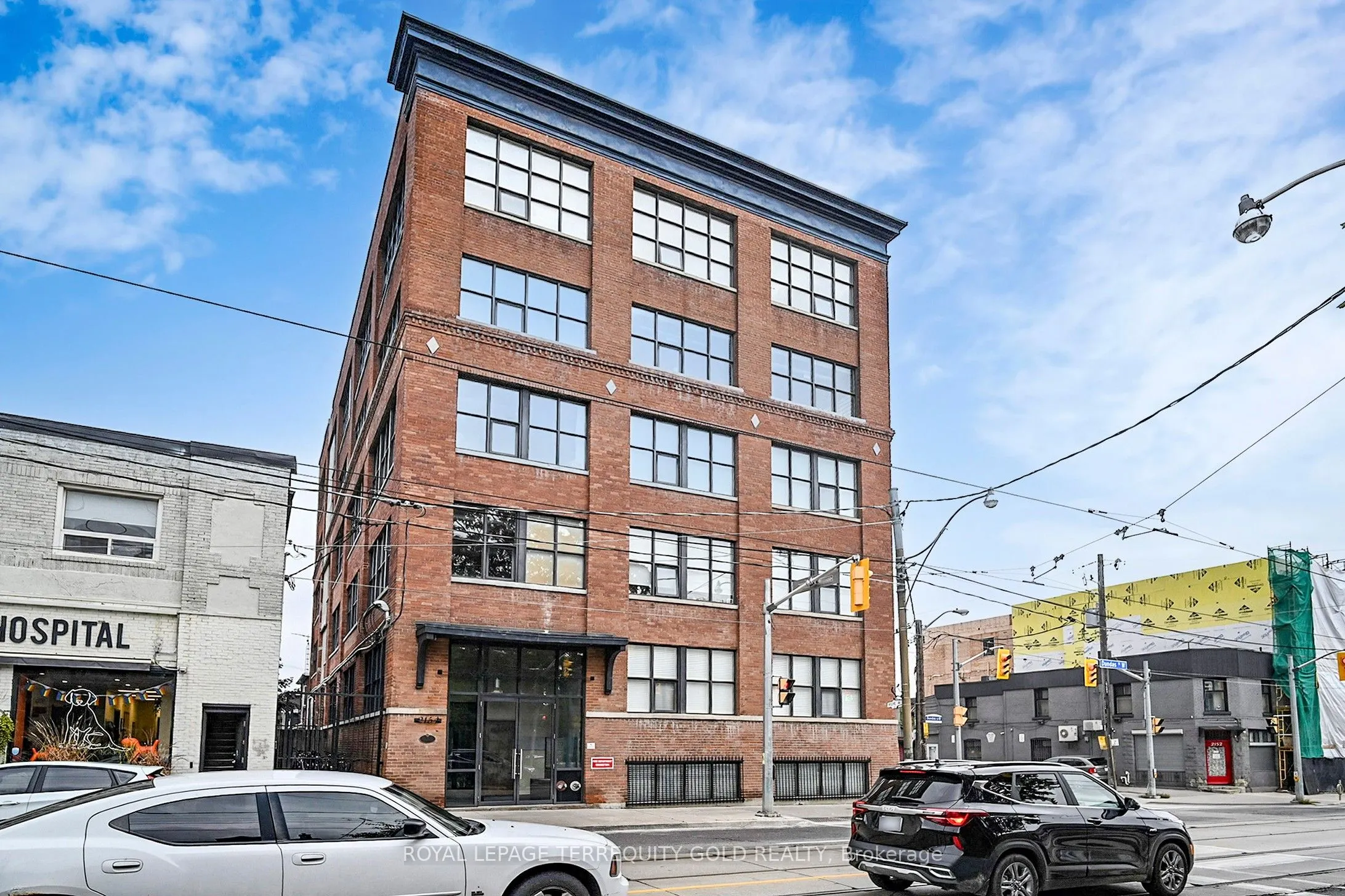 2154 Dundas Street W, #107