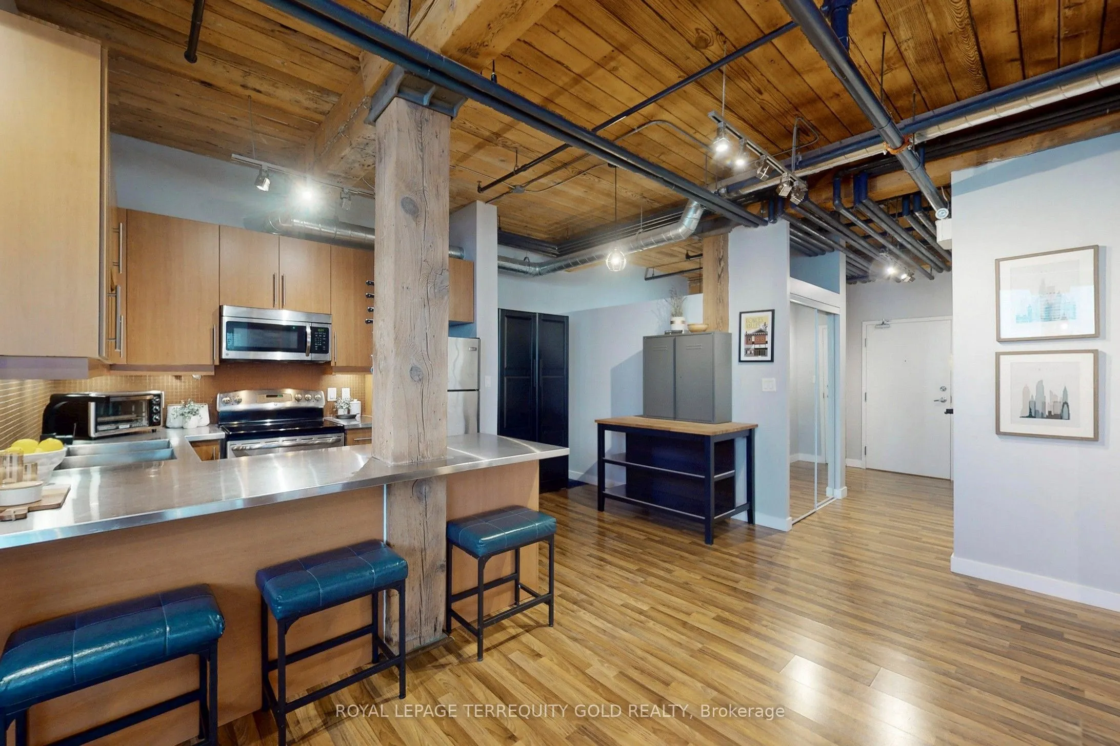 2154 Dundas Street W, #107