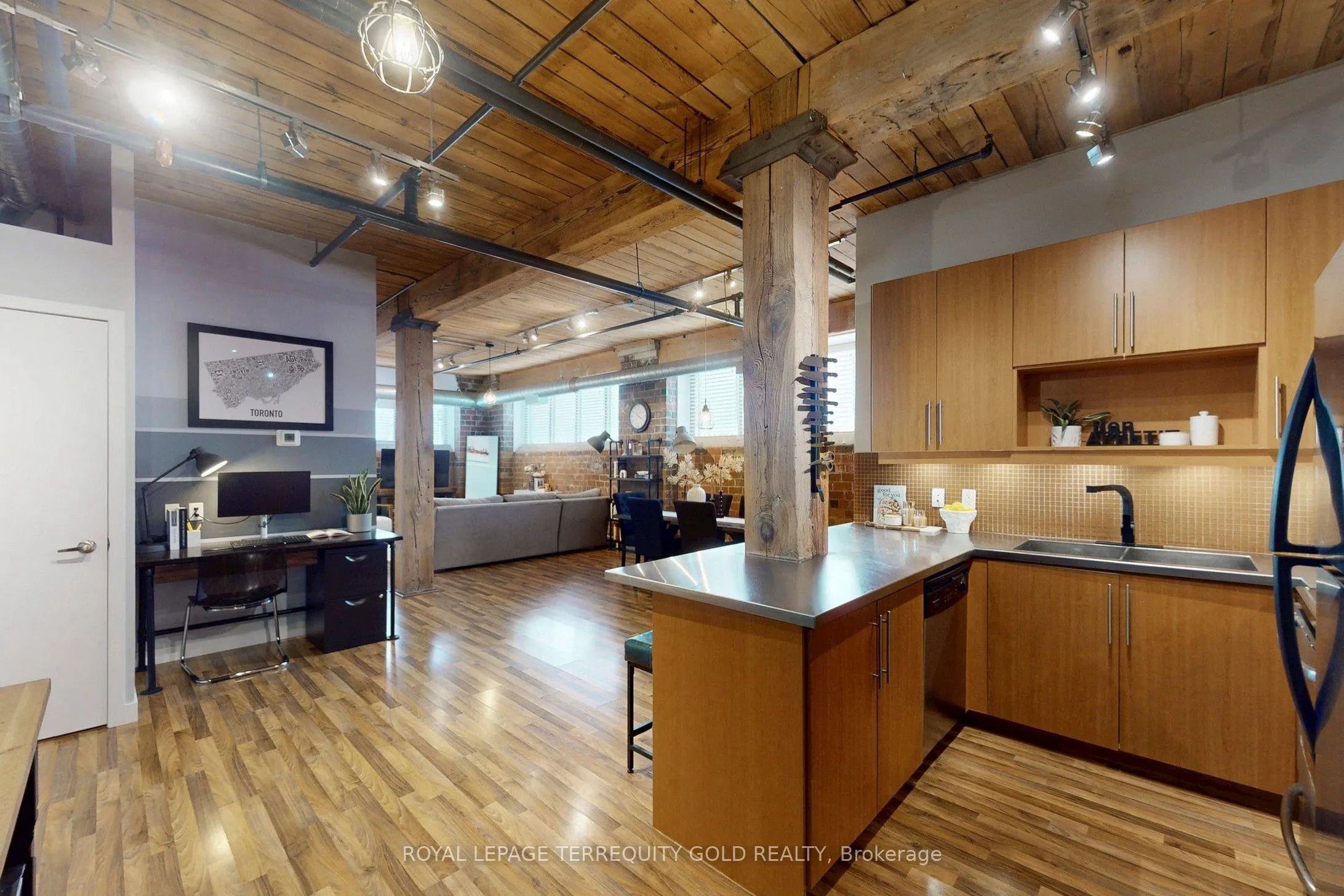 2154 Dundas Street W, #107