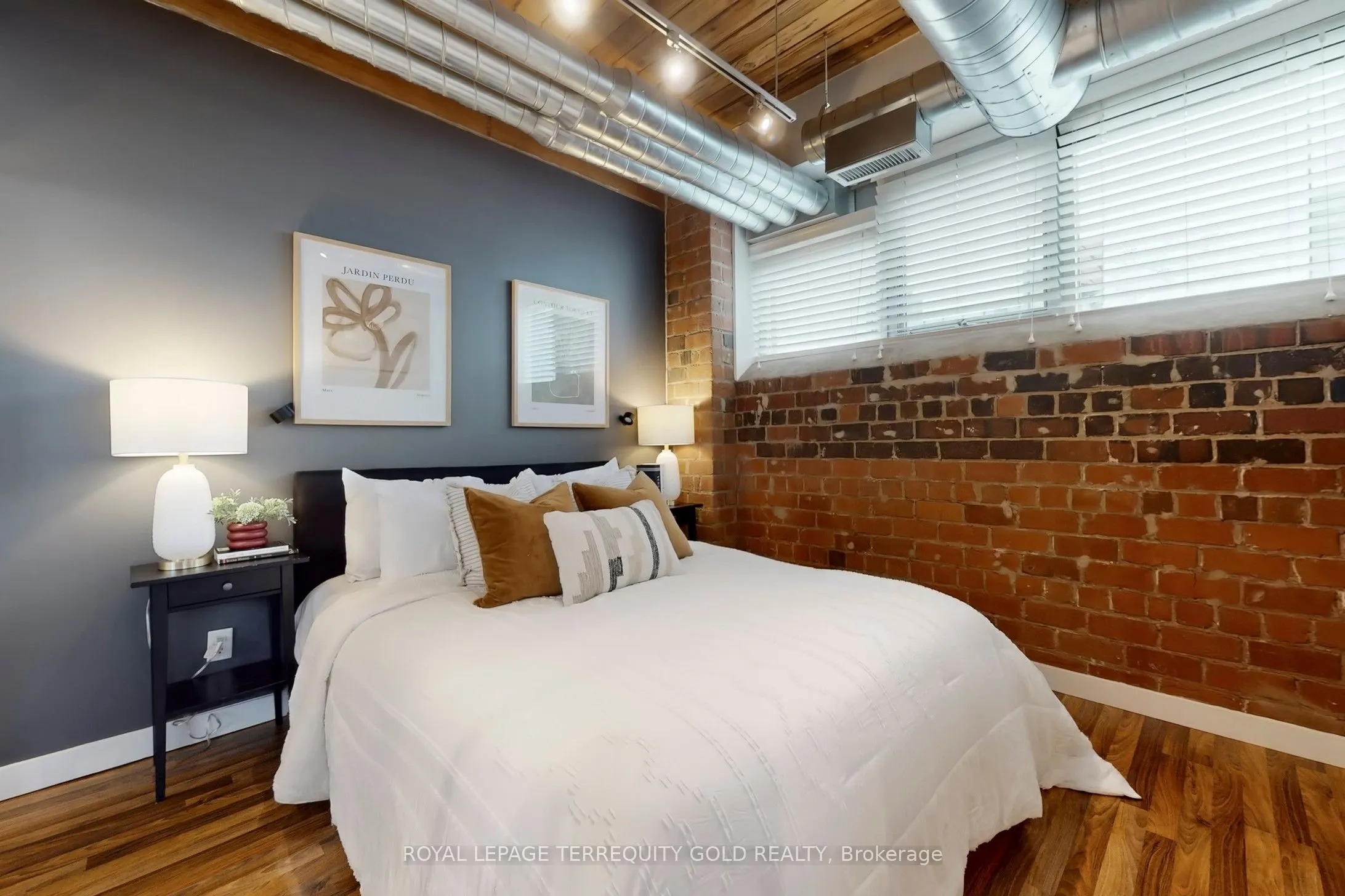 2154 Dundas Street W, #107