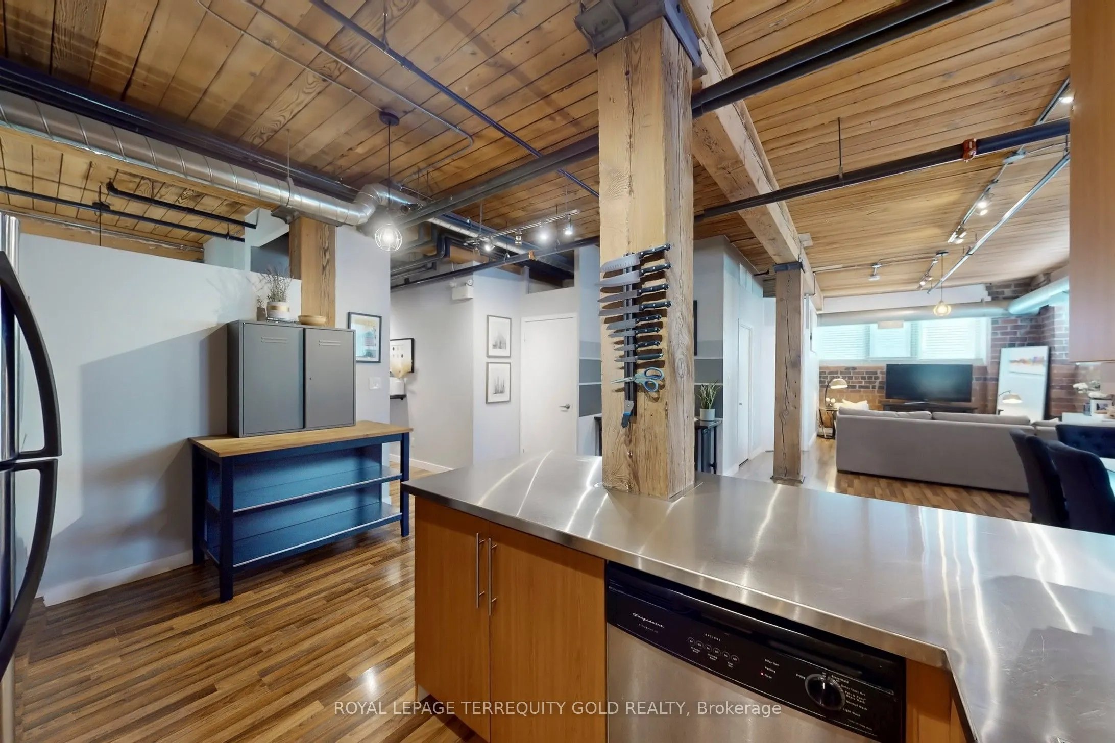 2154 Dundas Street W, #107