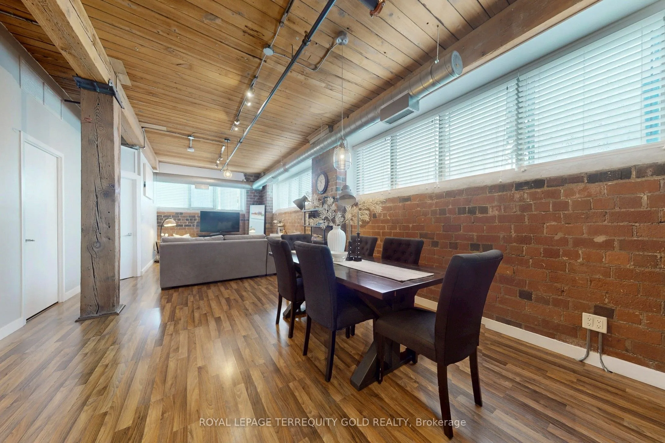 2154 Dundas Street W, #107