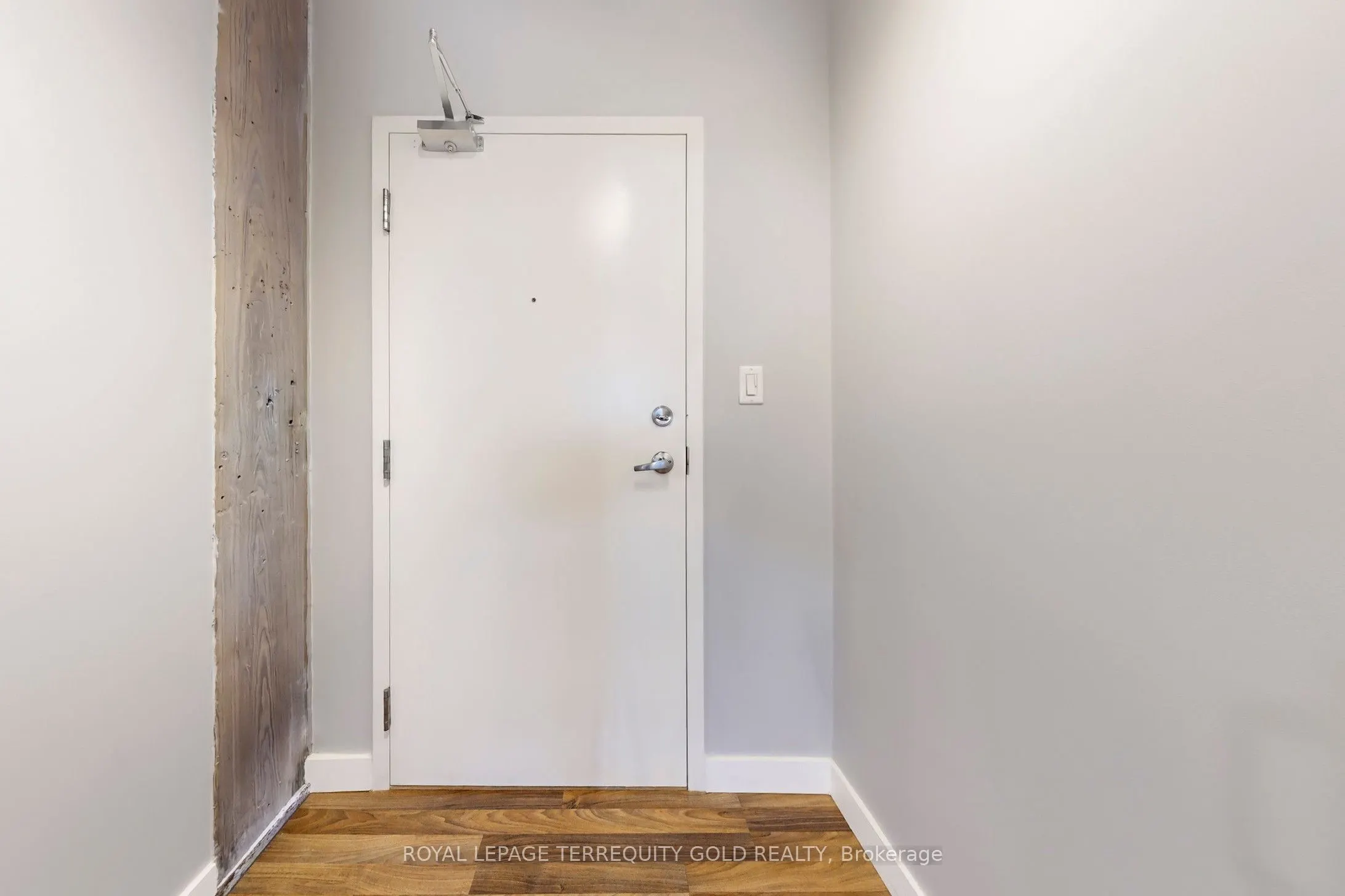 2154 Dundas Street W, #107