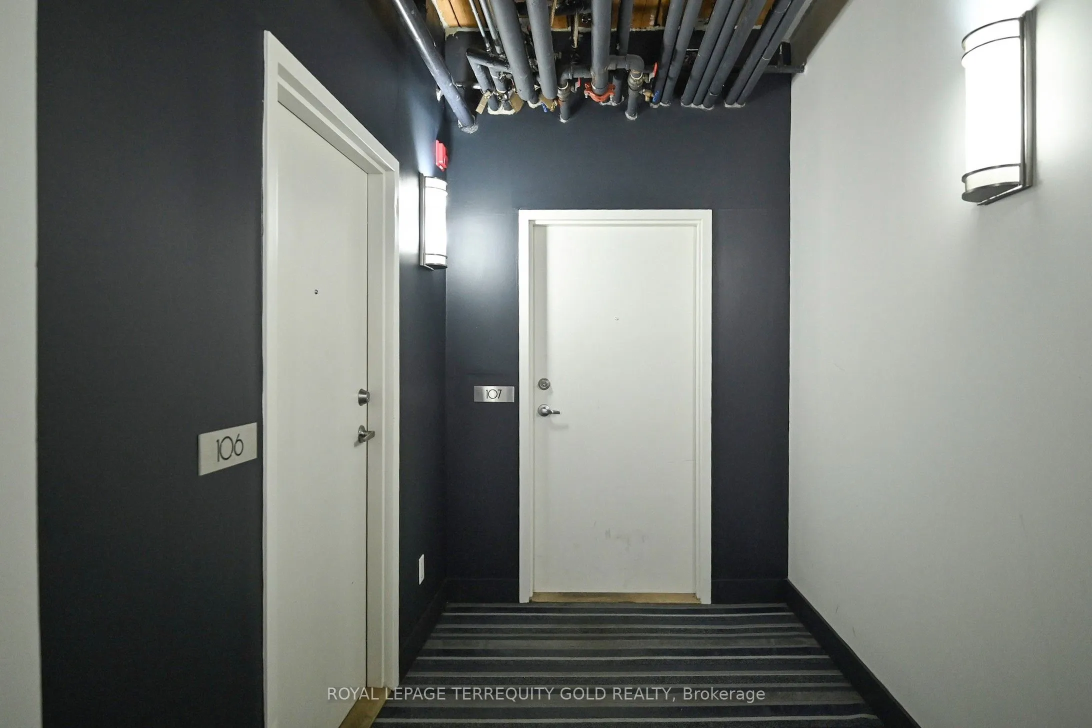 2154 Dundas Street W, #107