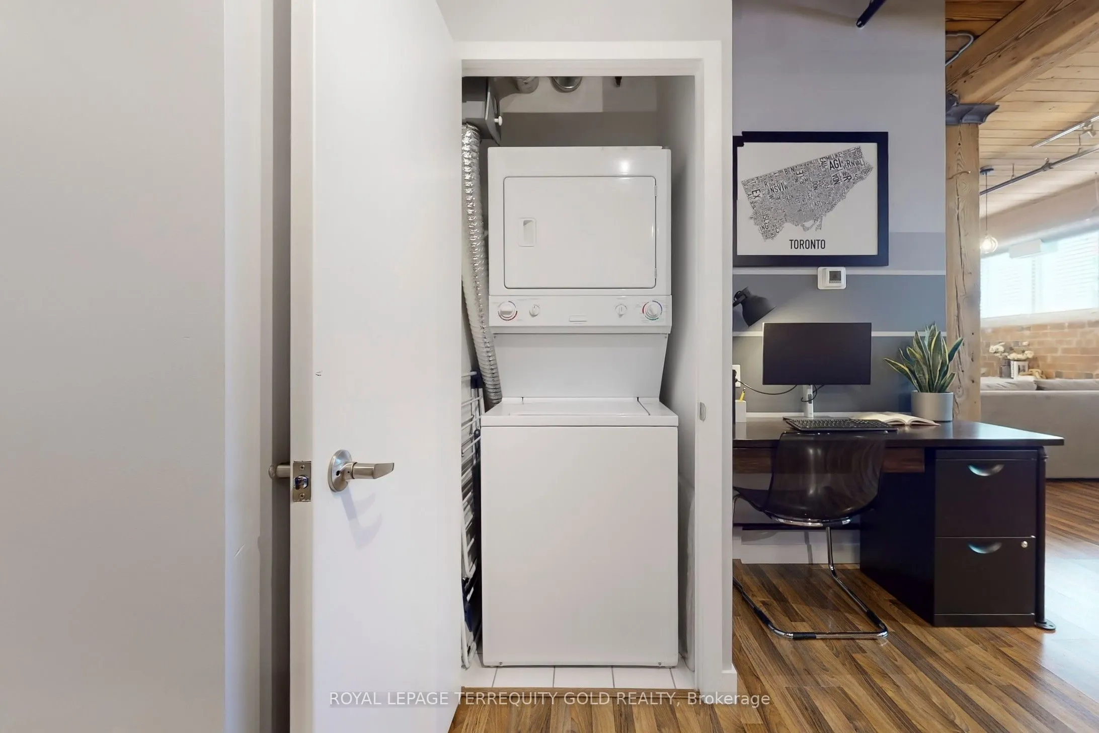 2154 Dundas Street W, #107