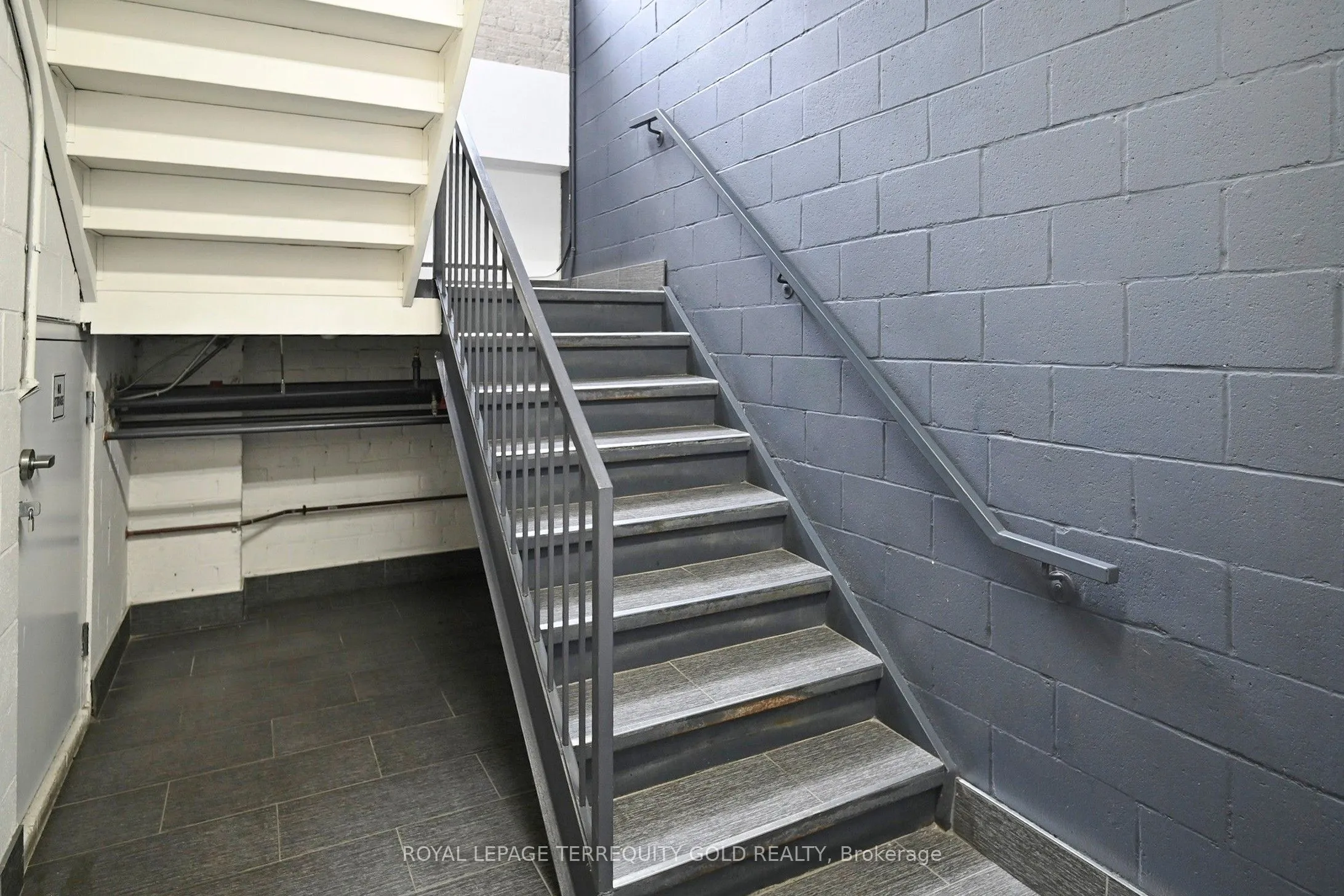 2154 Dundas Street W, #107