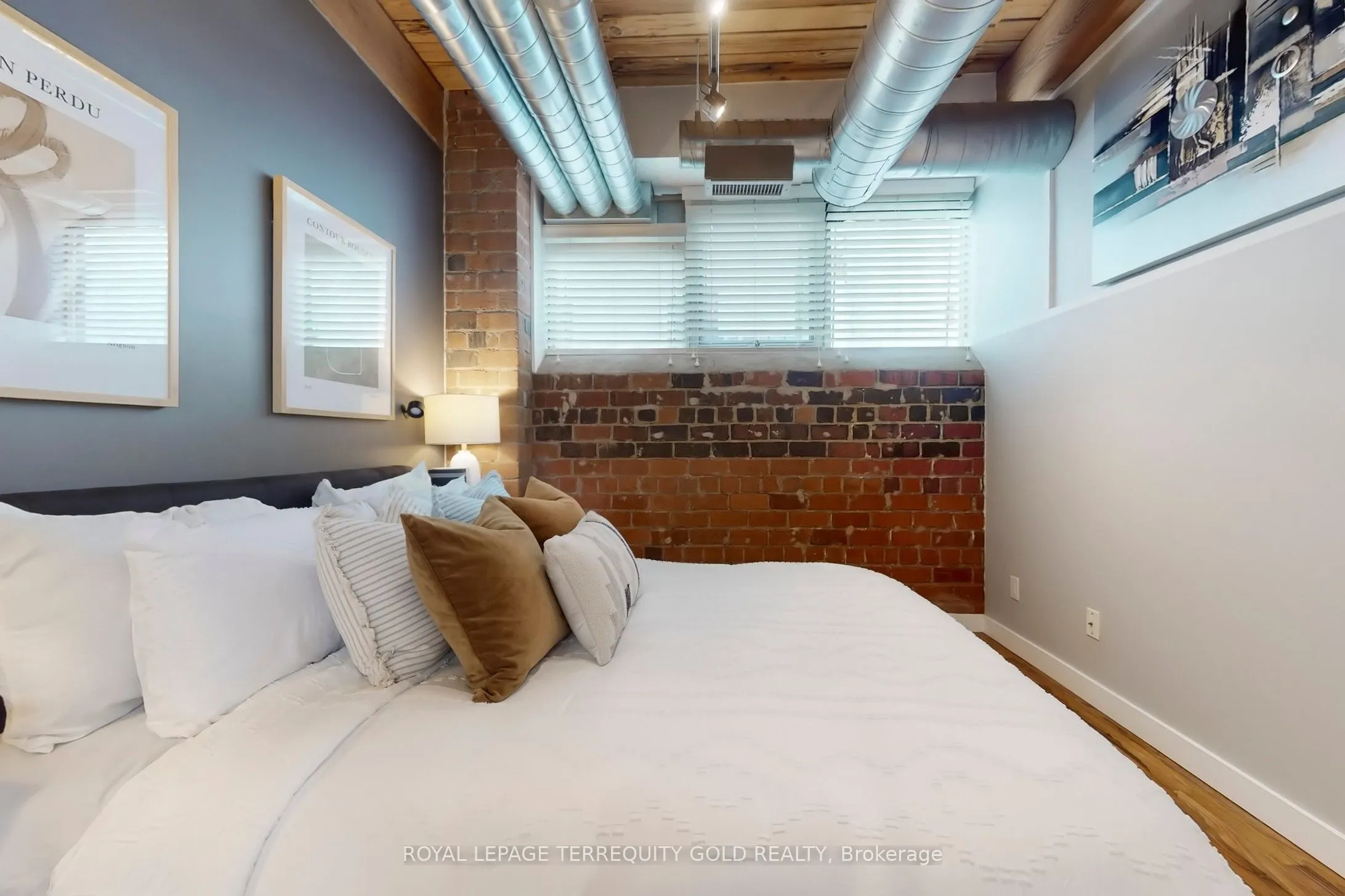 2154 Dundas Street W, #107