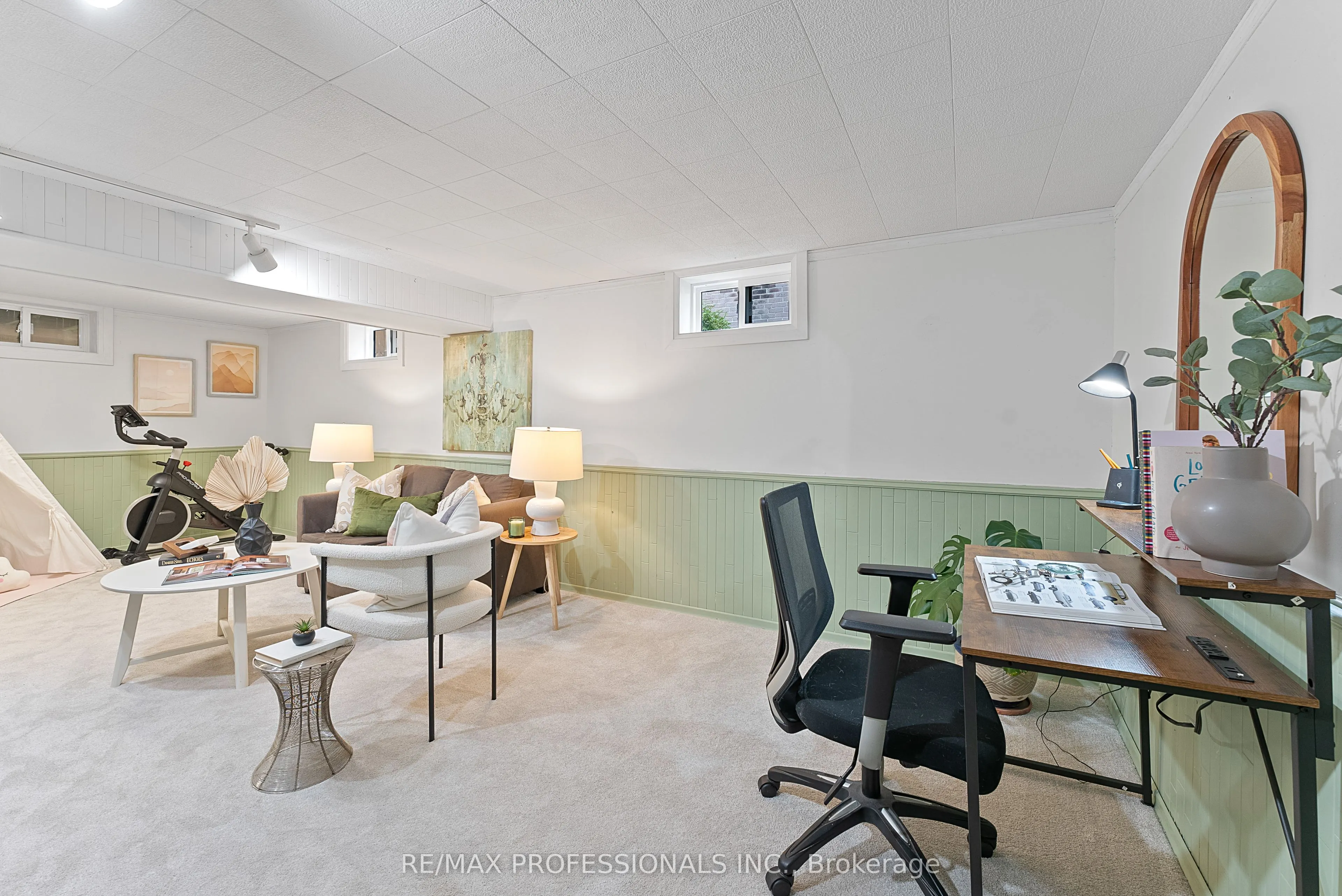 18 Lavington Drive