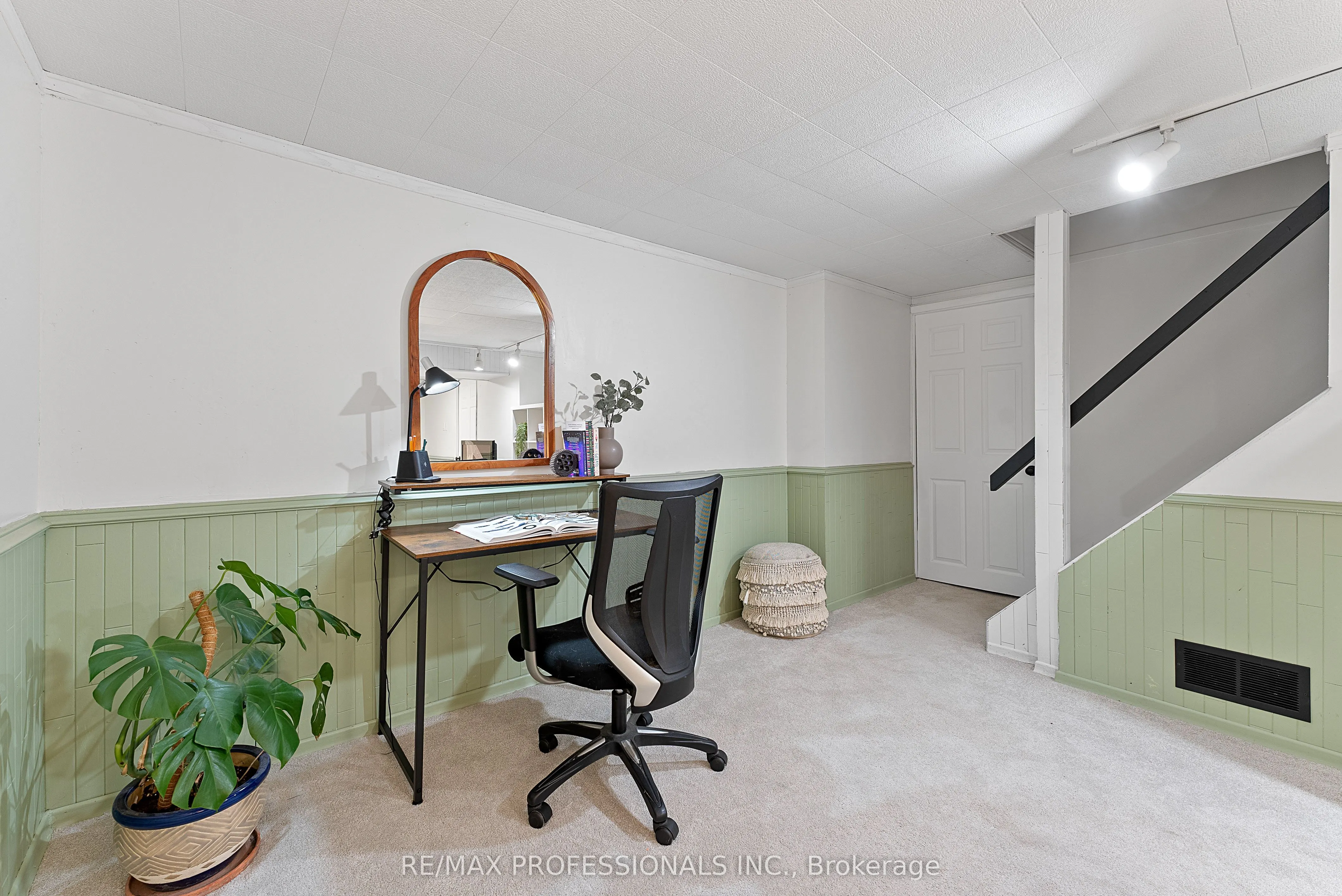 18 Lavington Drive