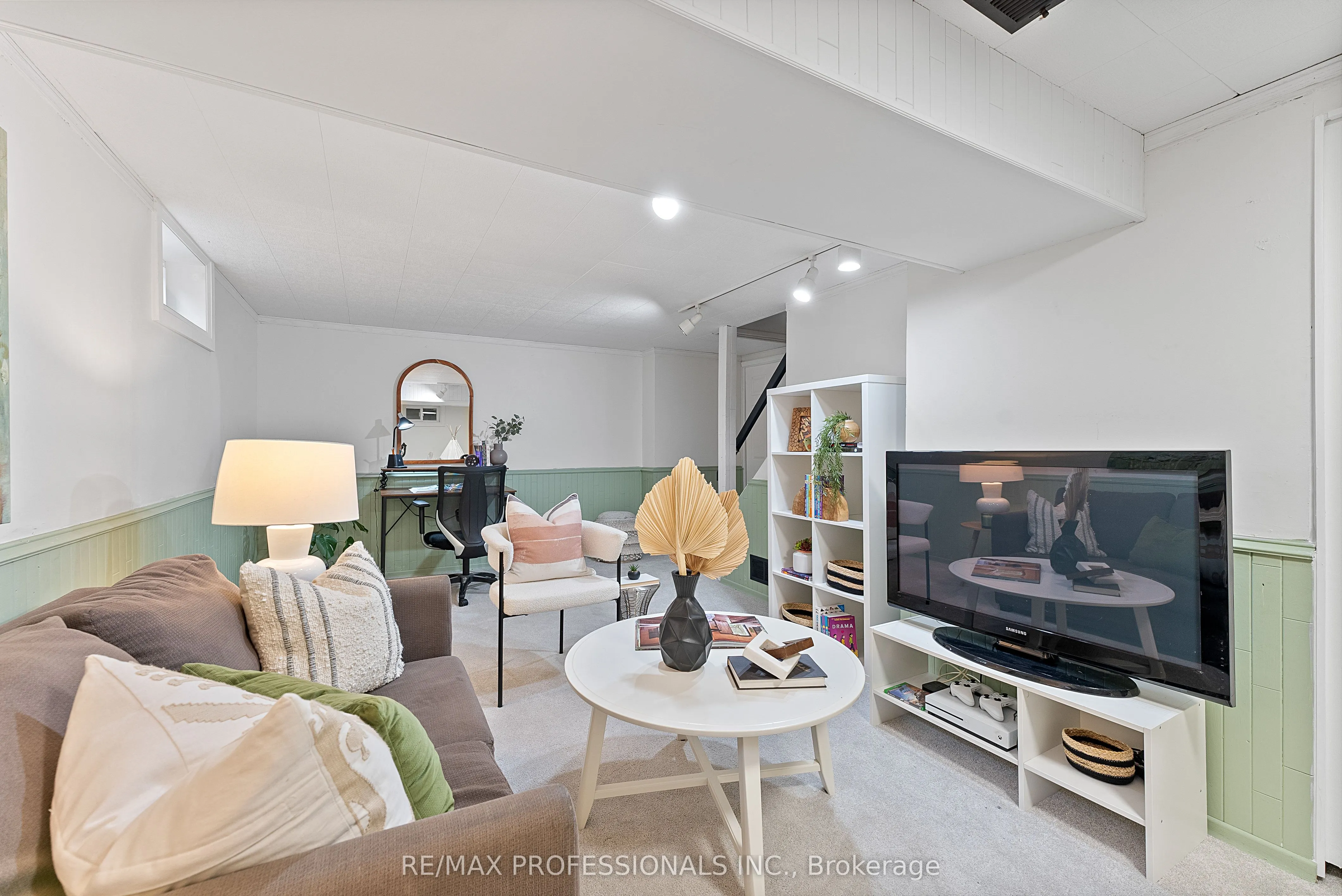 18 Lavington Drive