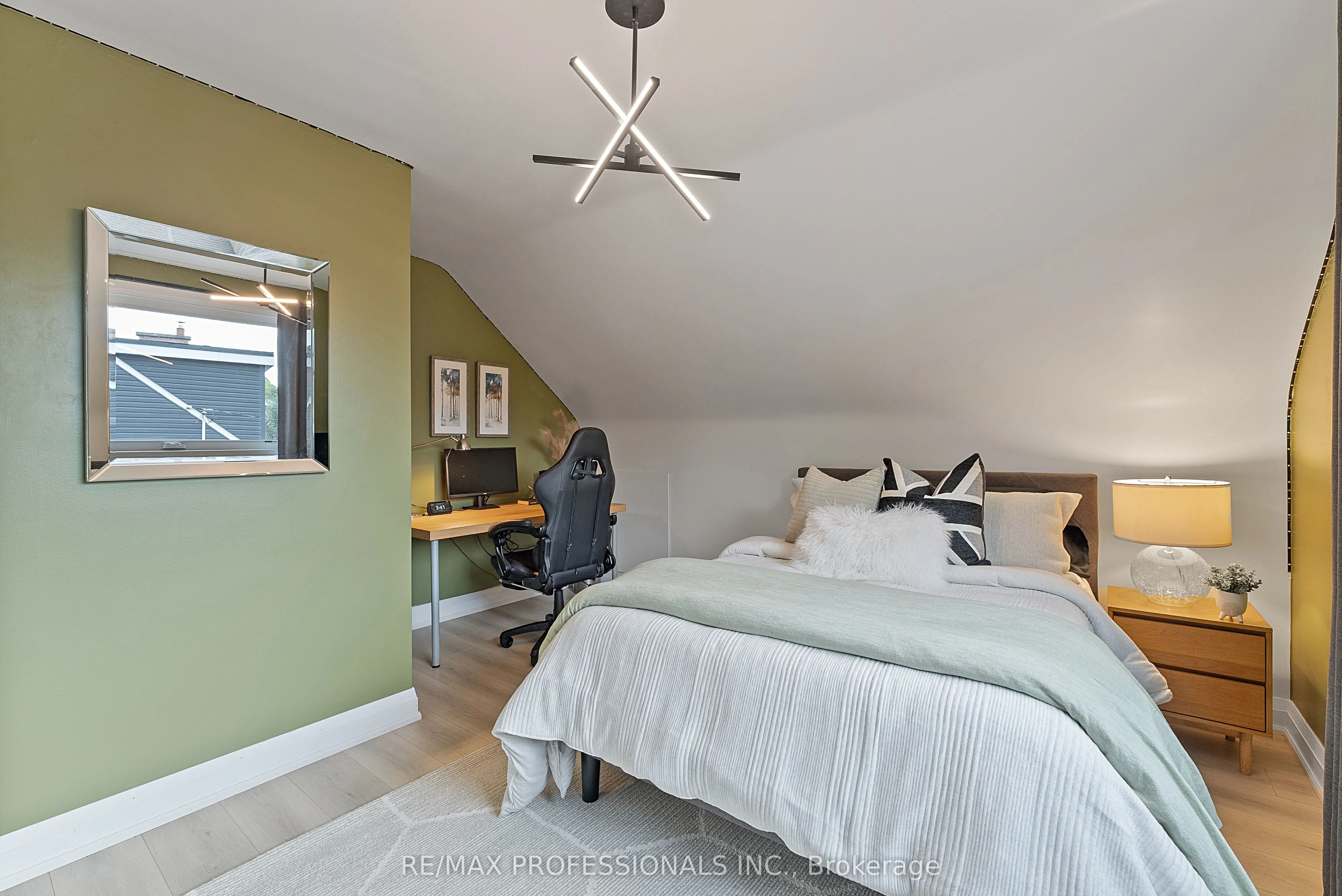 18 Lavington Drive