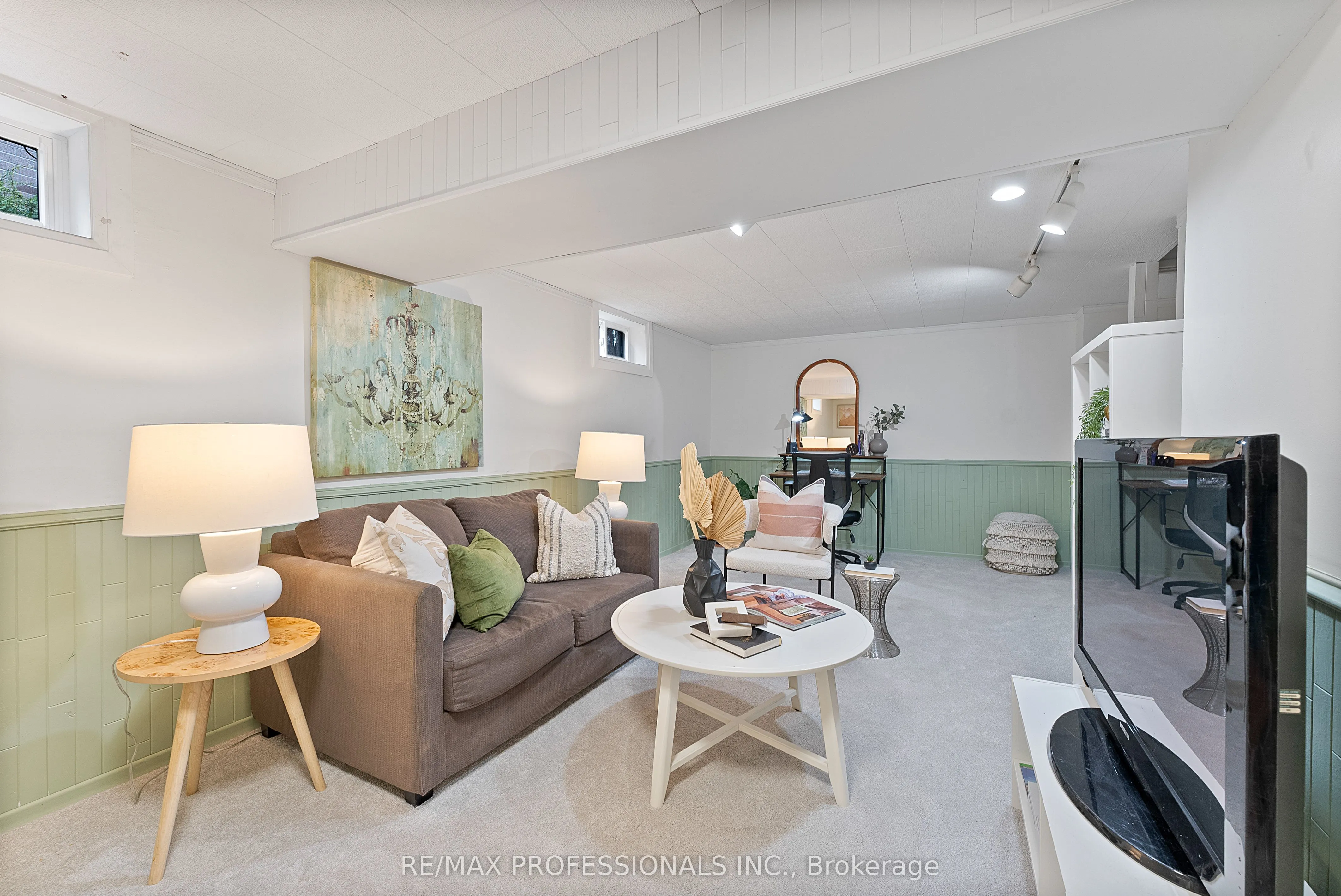 18 Lavington Drive