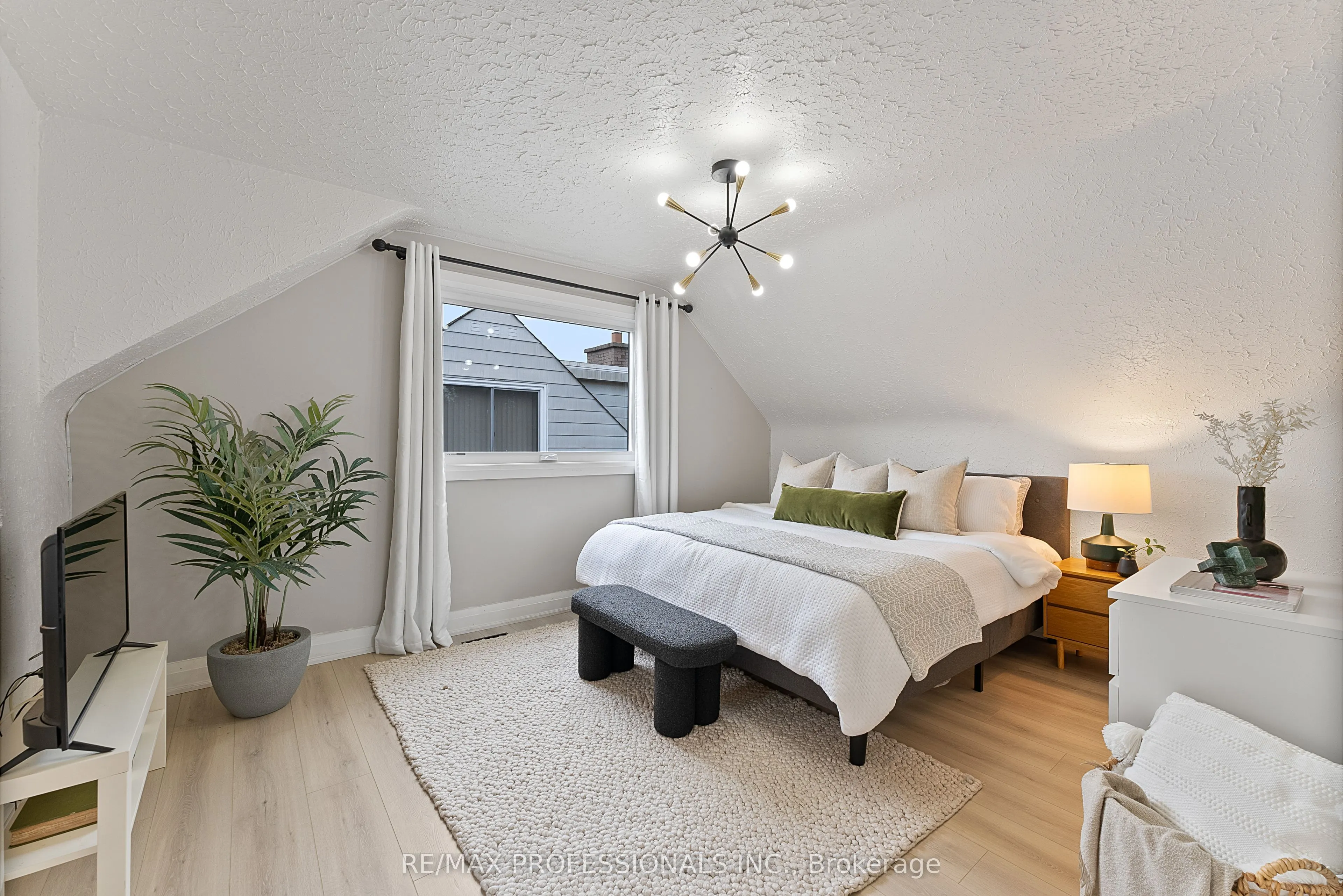 18 Lavington Drive