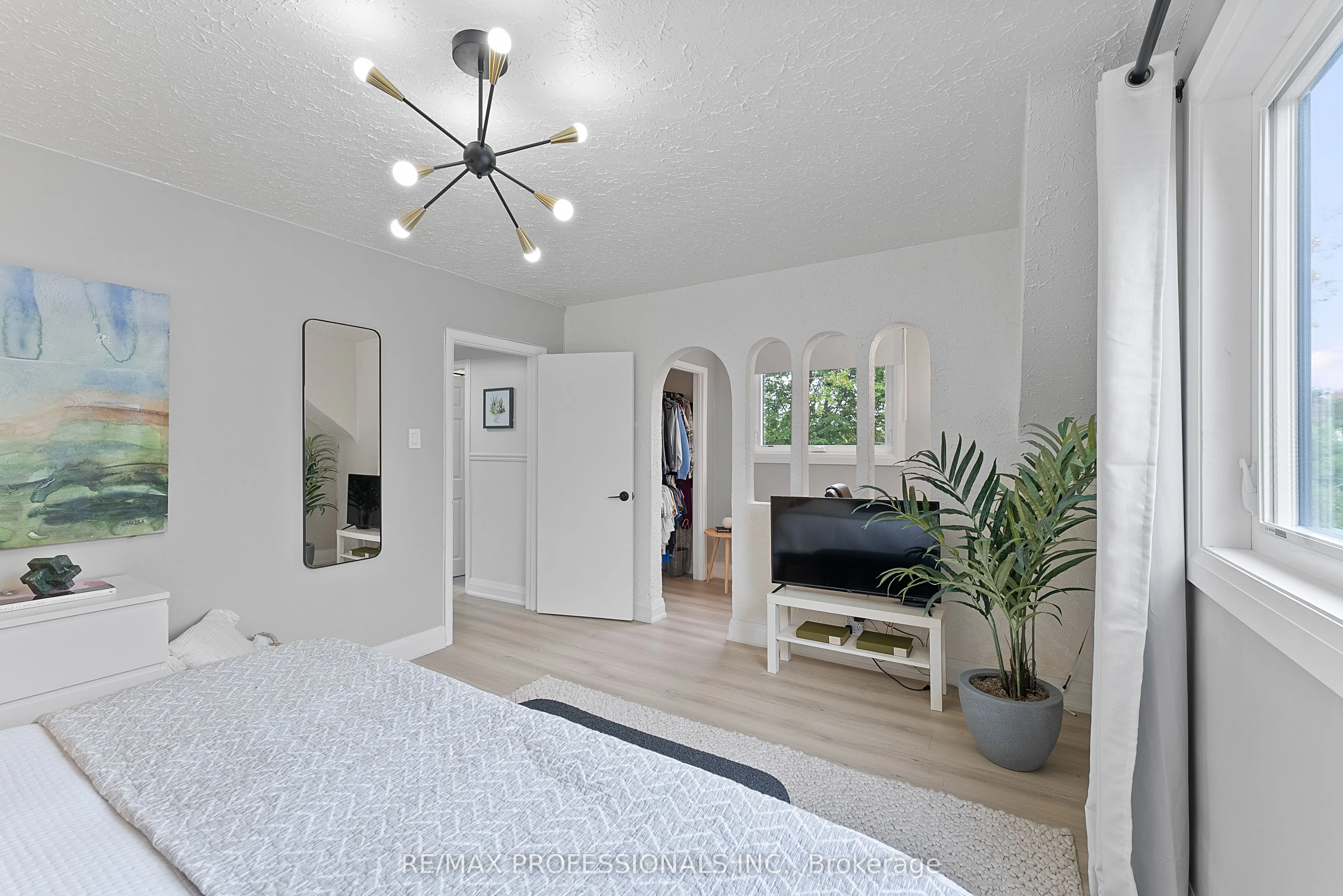 18 Lavington Drive