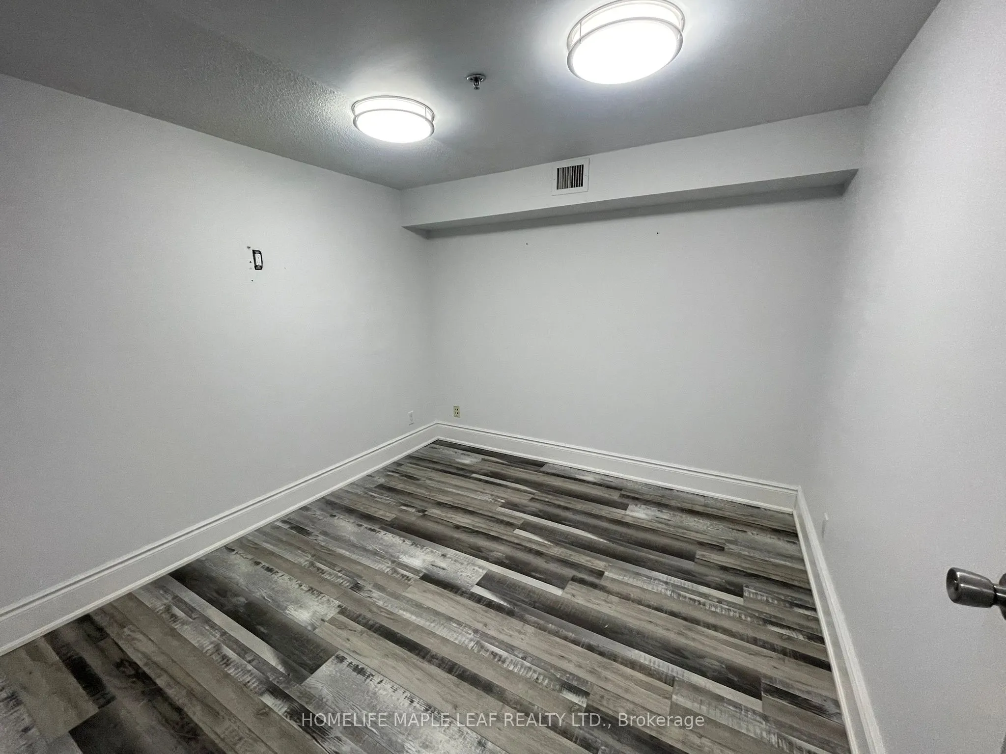 2575 Steeles Avenue E, #4