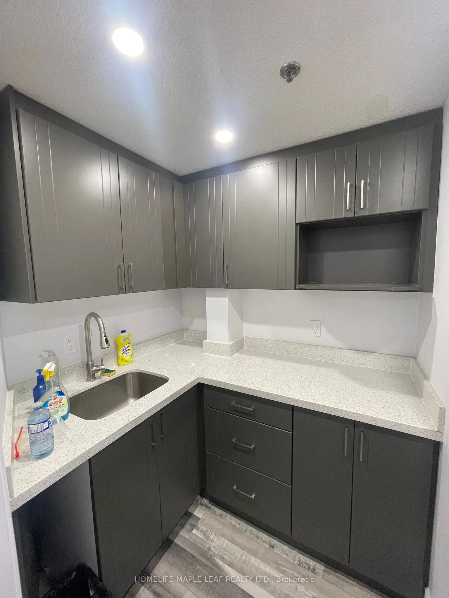 2575 Steeles Avenue E, #4