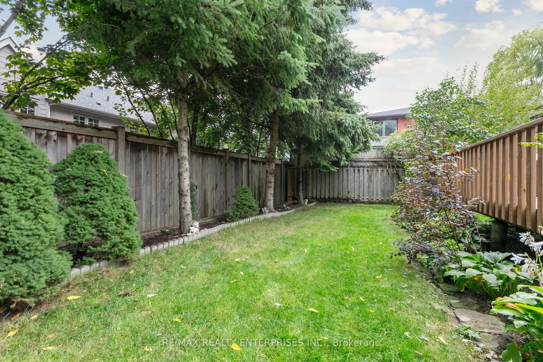 878 South Service Road