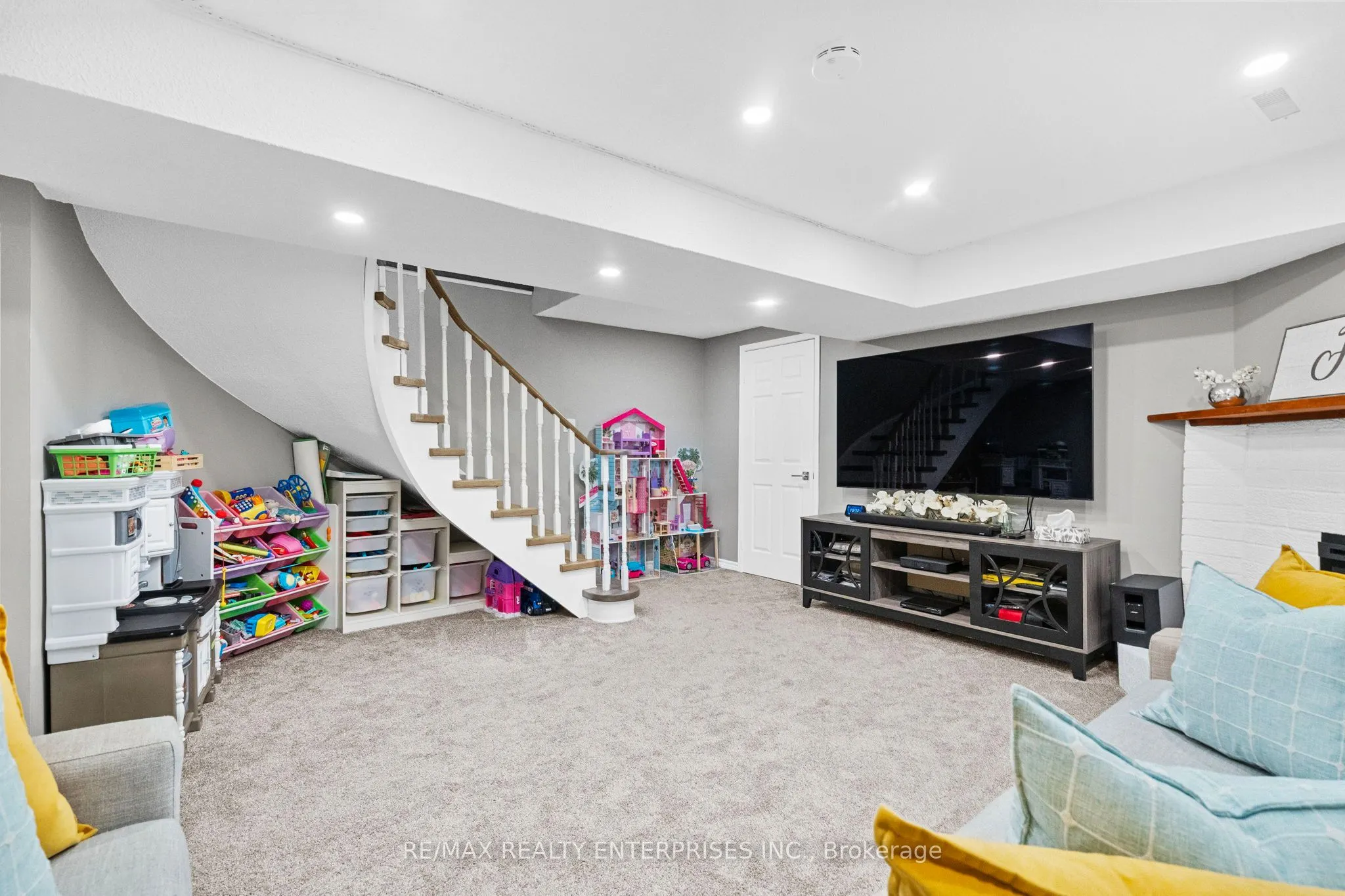 1026 Lucerne Crescent