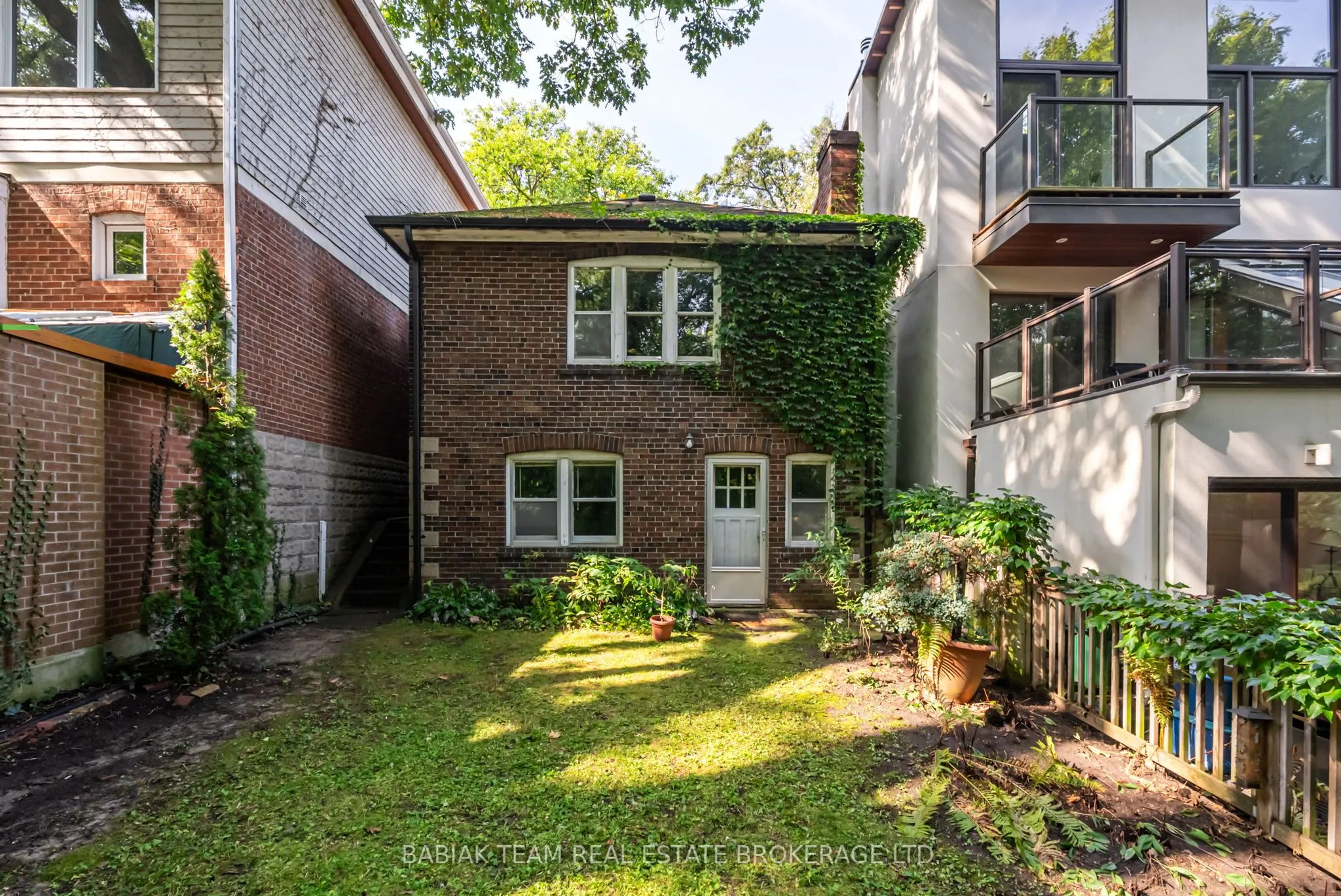 8 Grenadier Ravine Drive