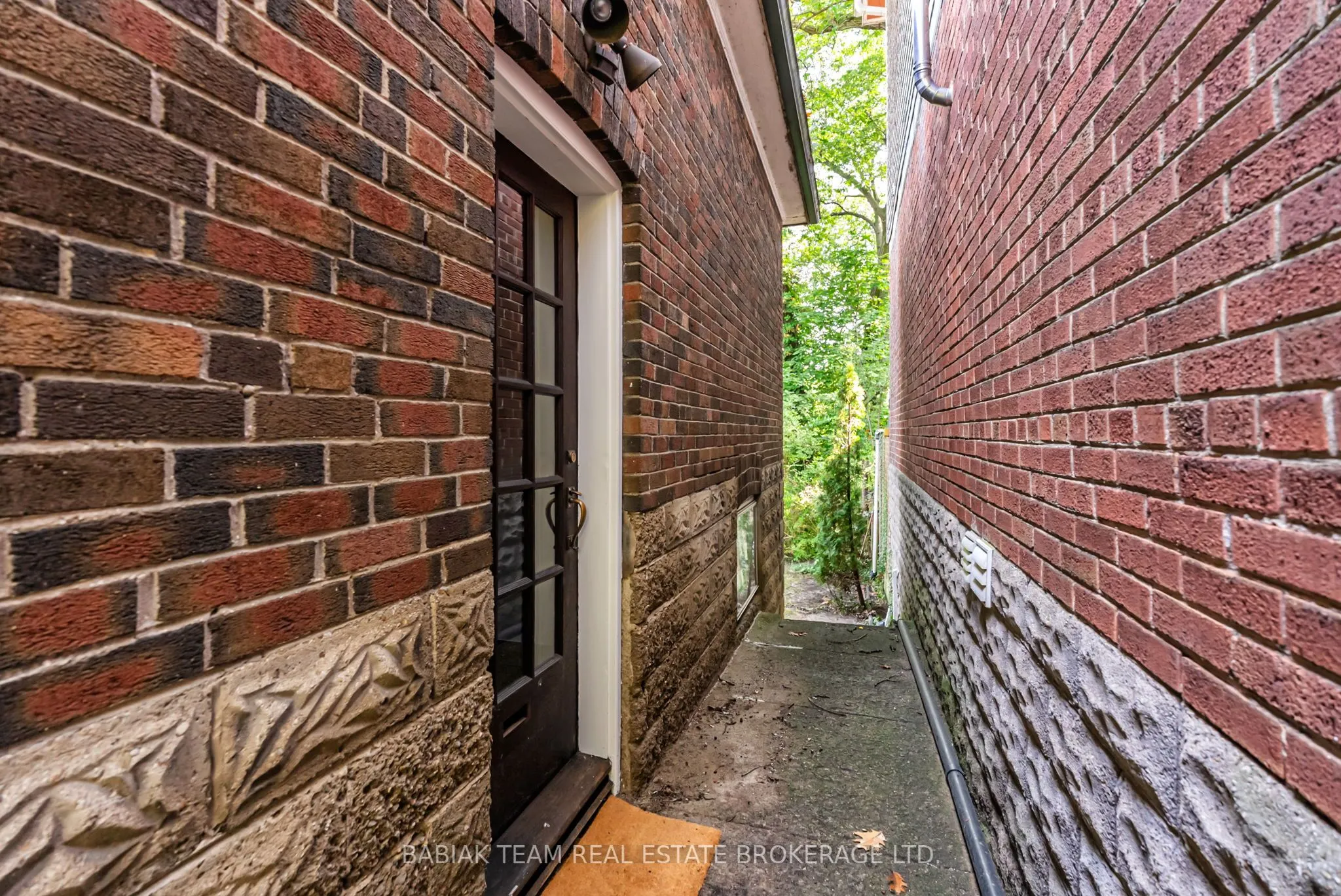 8 Grenadier Ravine Drive
