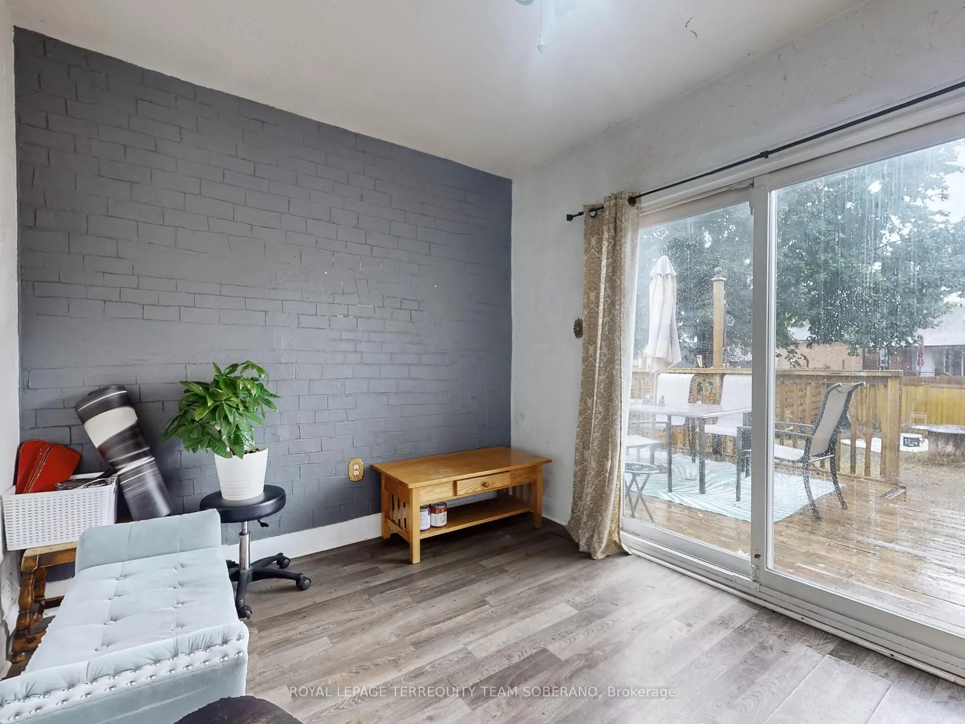 15 Victoria Avenue E