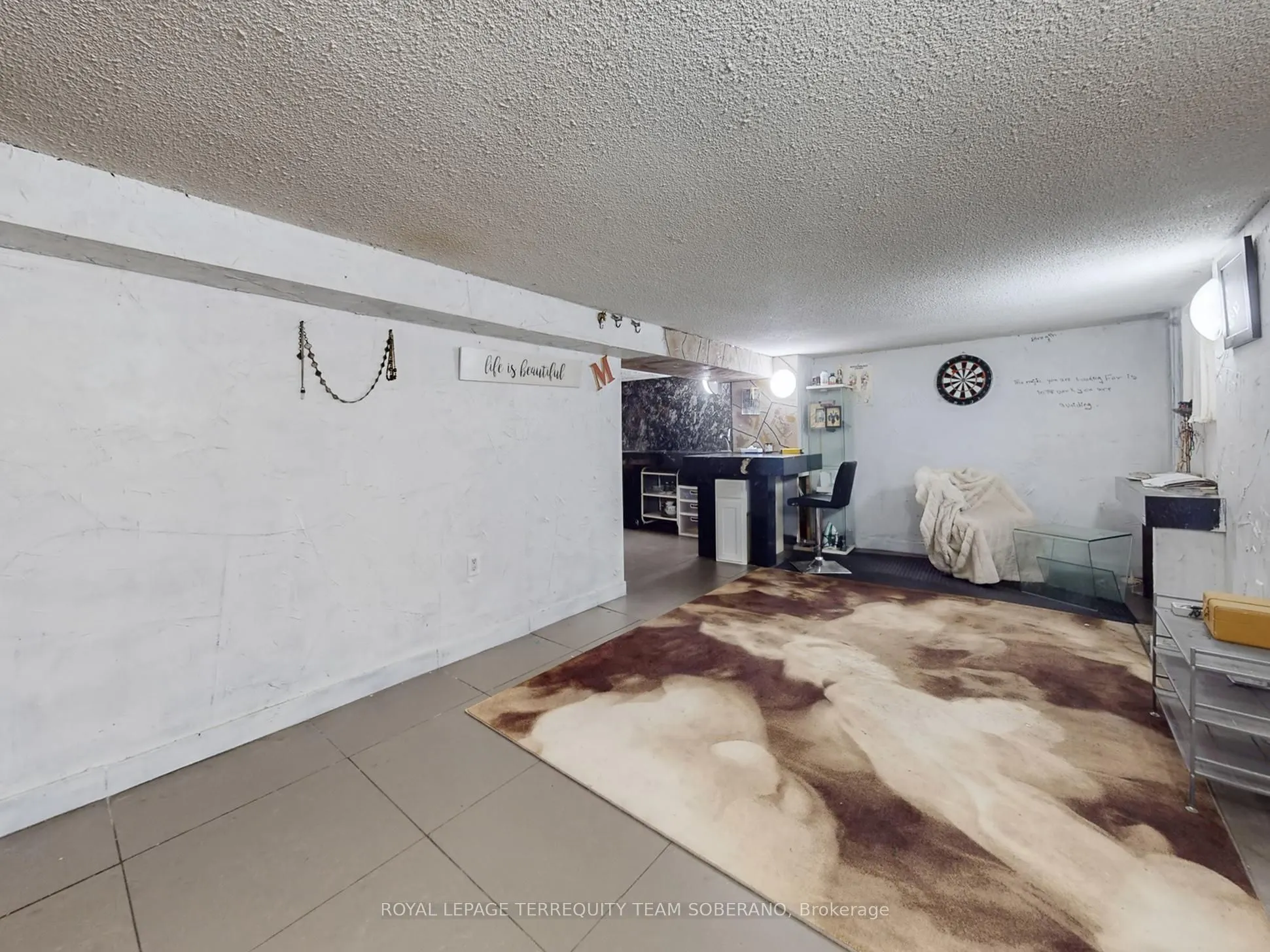15 Victoria Avenue E