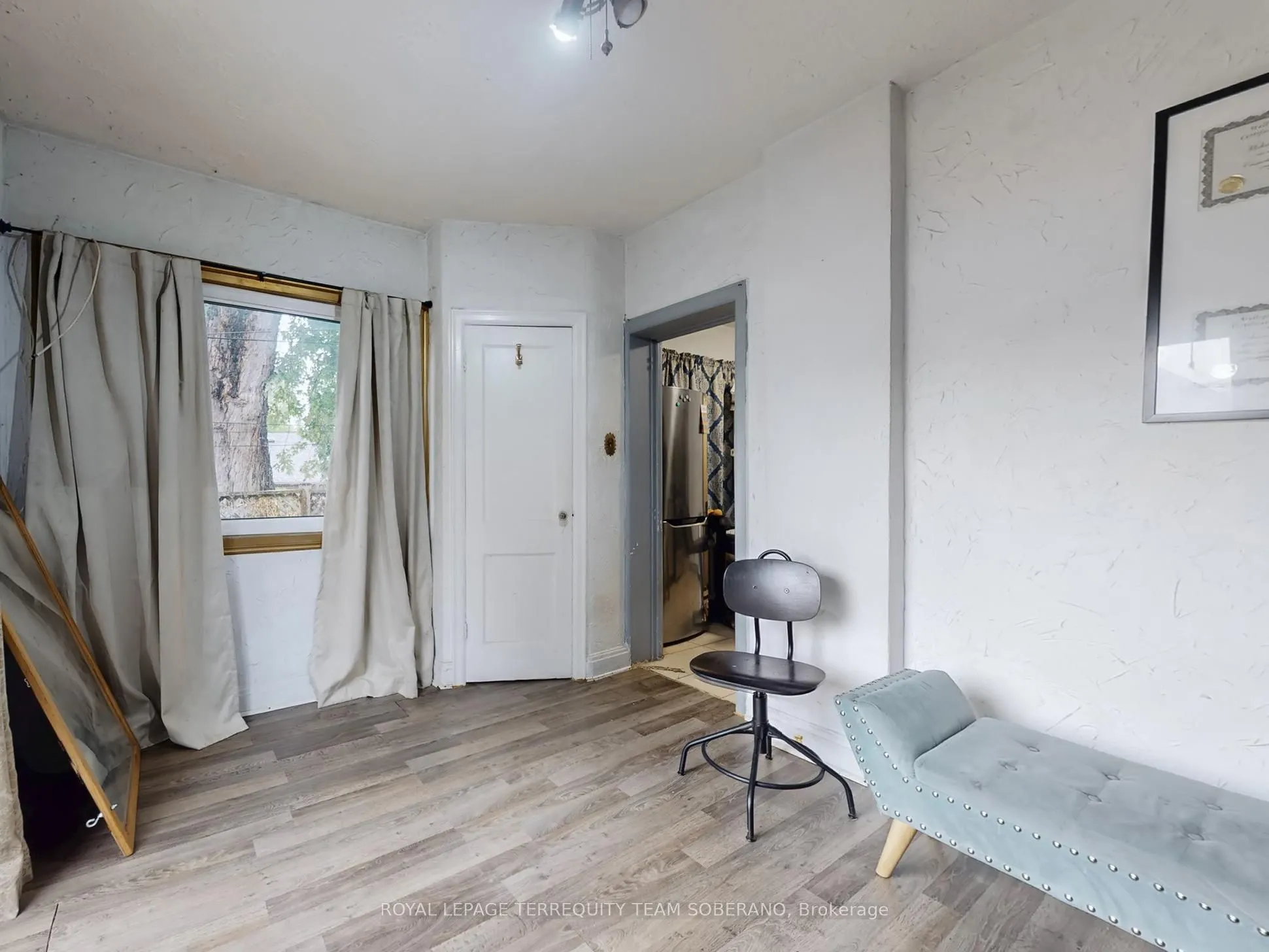 15 Victoria Avenue E