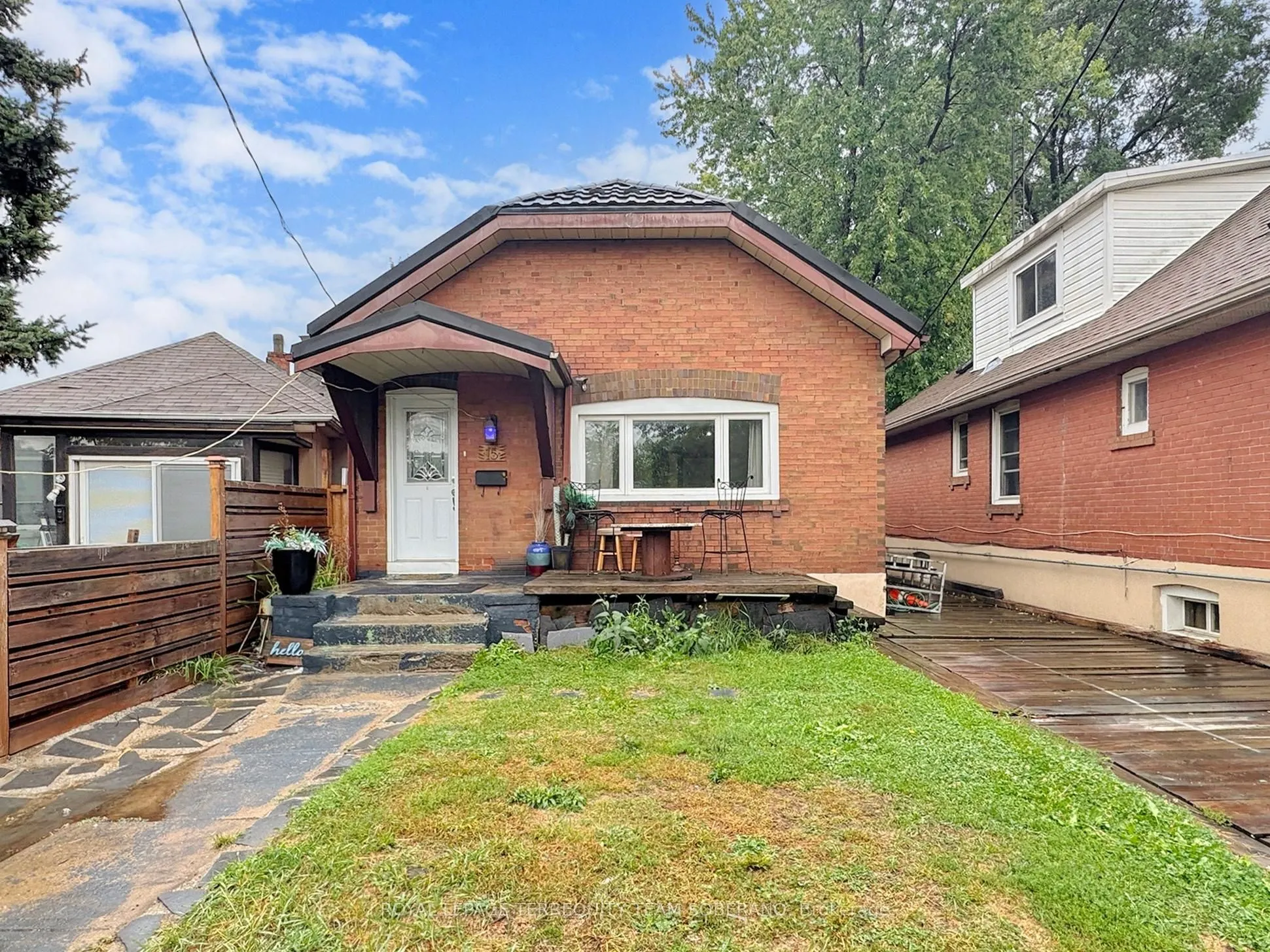 15 Victoria Avenue E