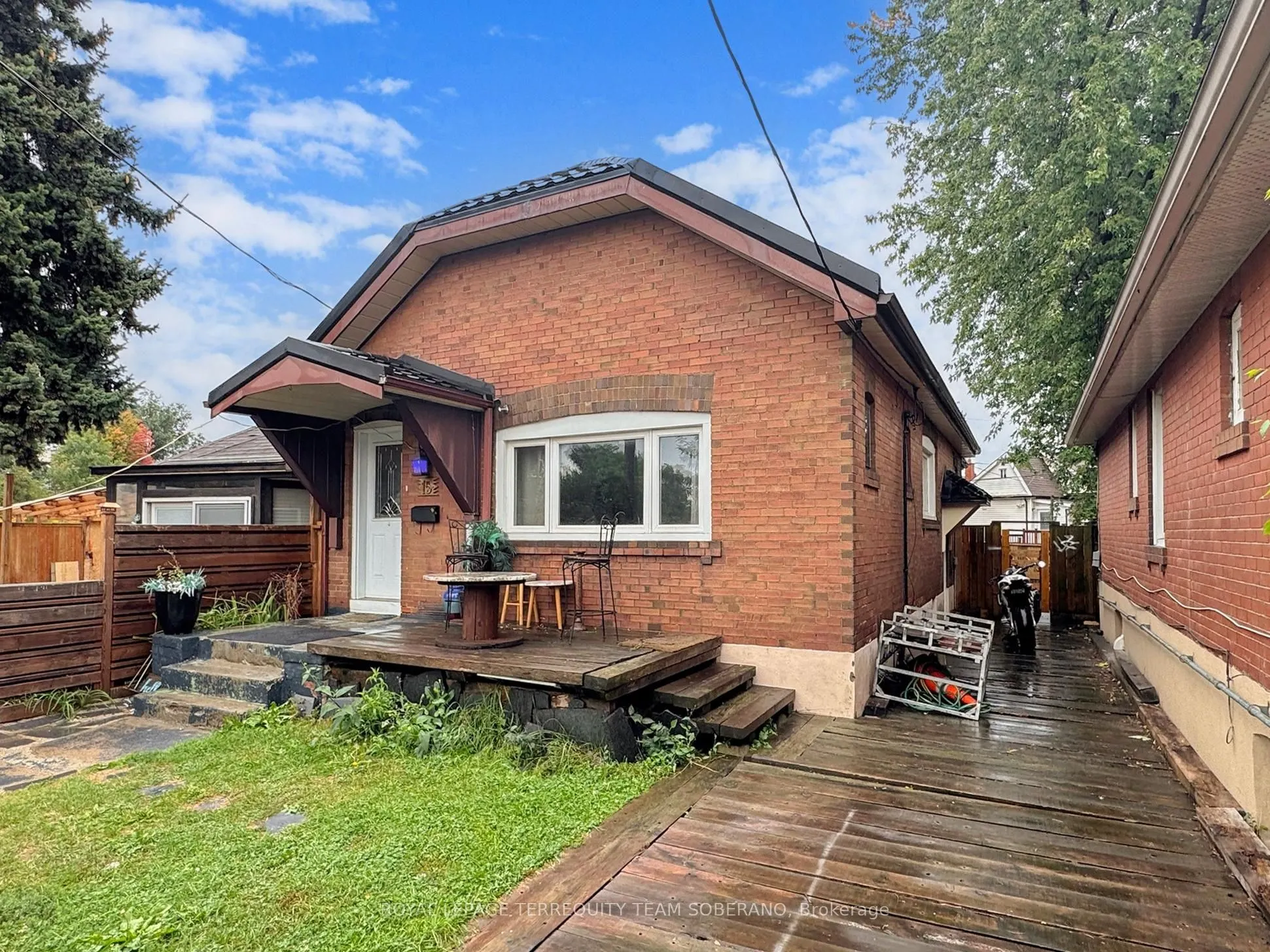 15 Victoria Avenue E