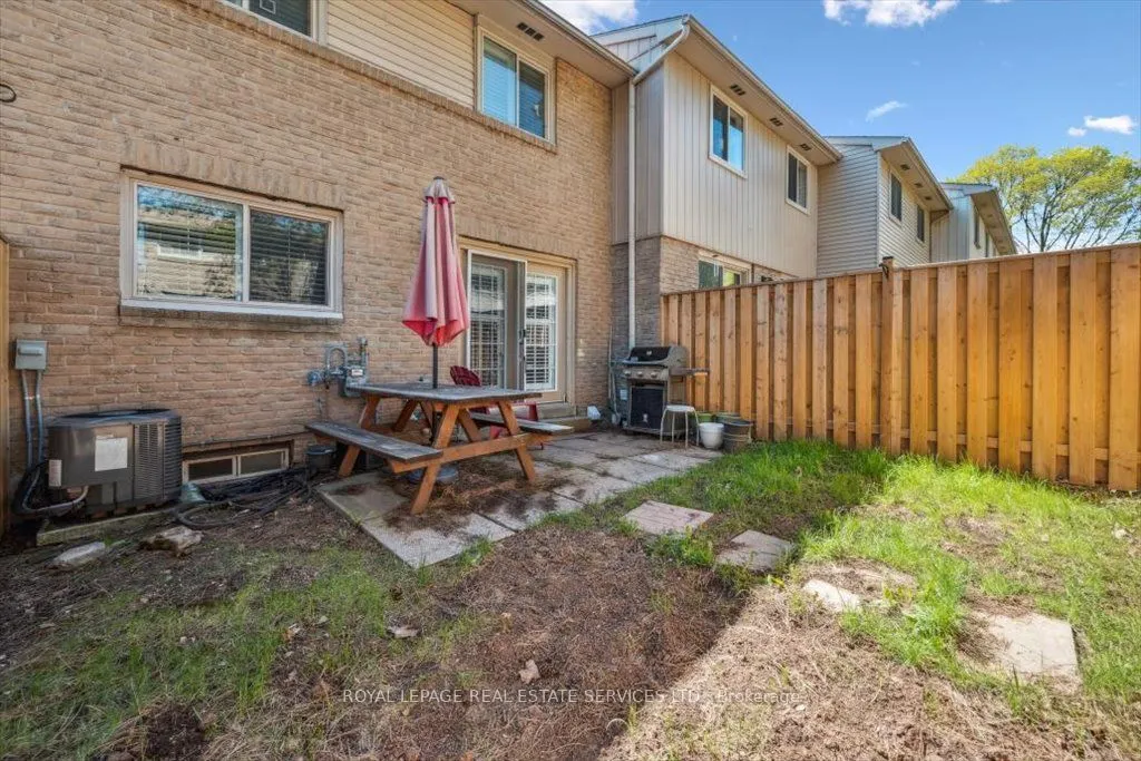 1520 Lancaster Drive, #137