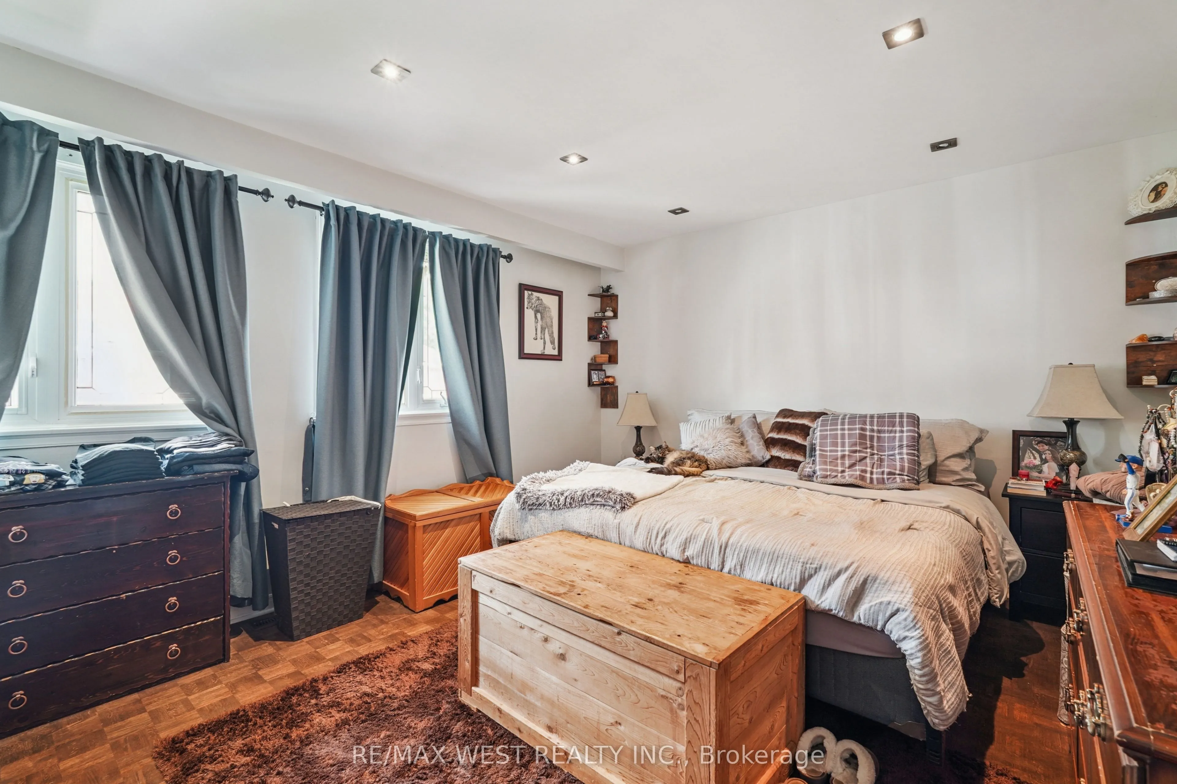 52 Old Burnhamthorpe Road, #2