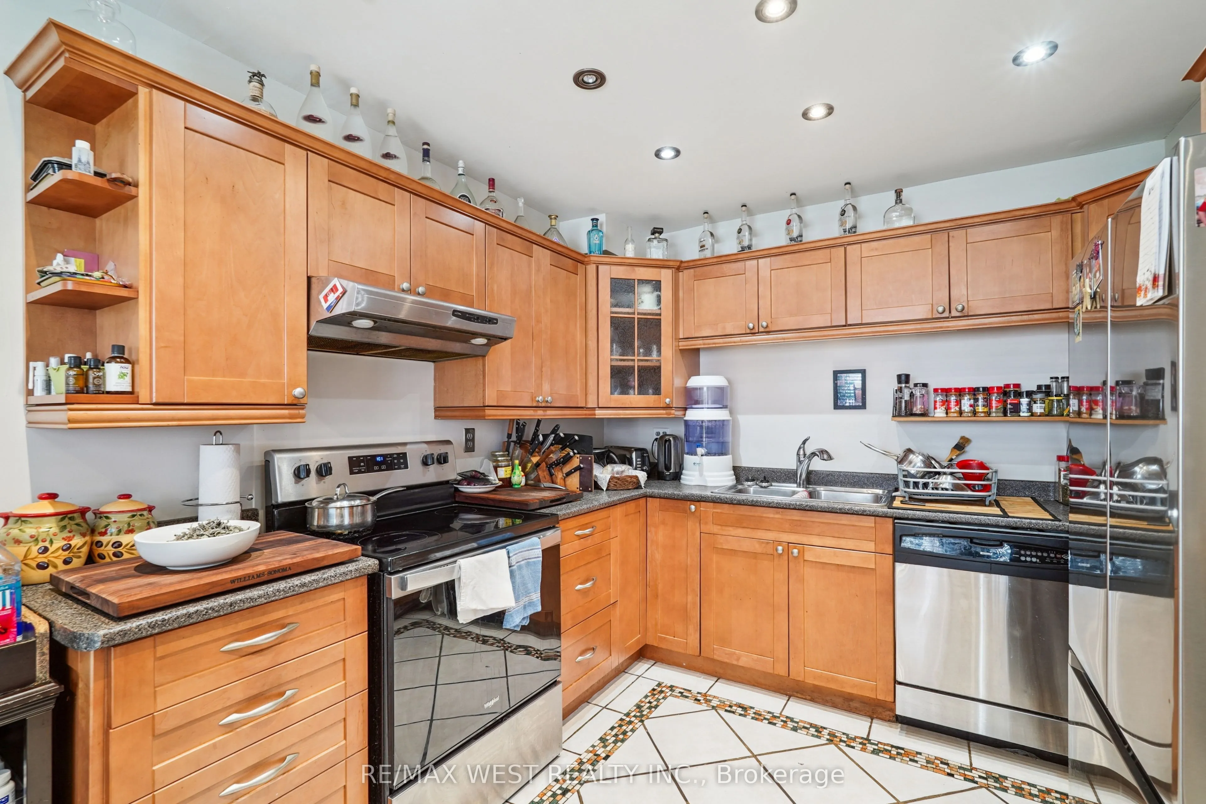 52 Old Burnhamthorpe Road, #2