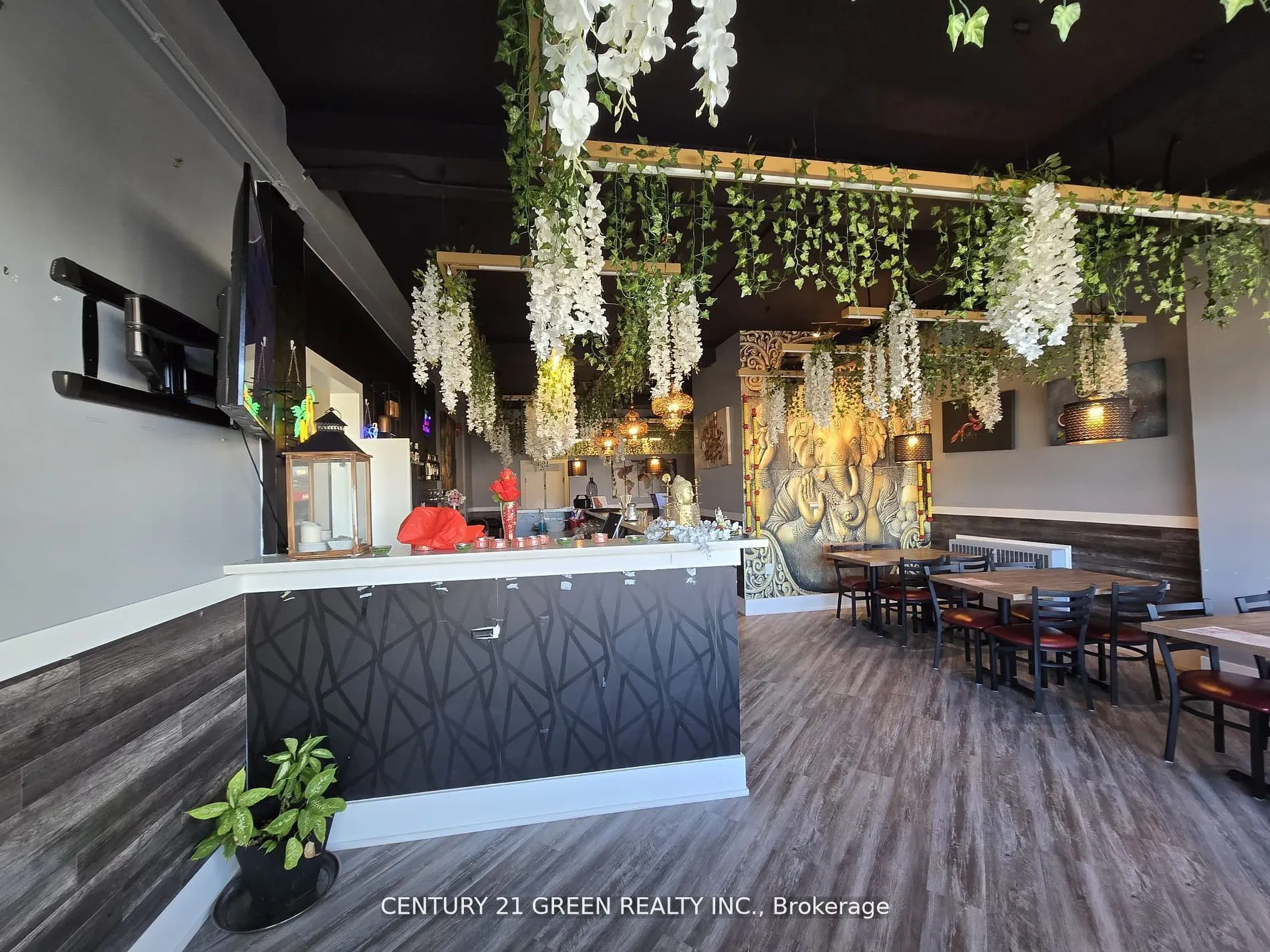 2307 Lakeshore Road W