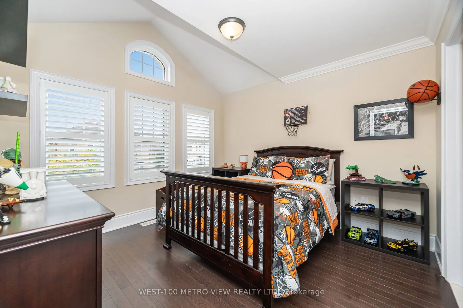 4 Ivor Crescent