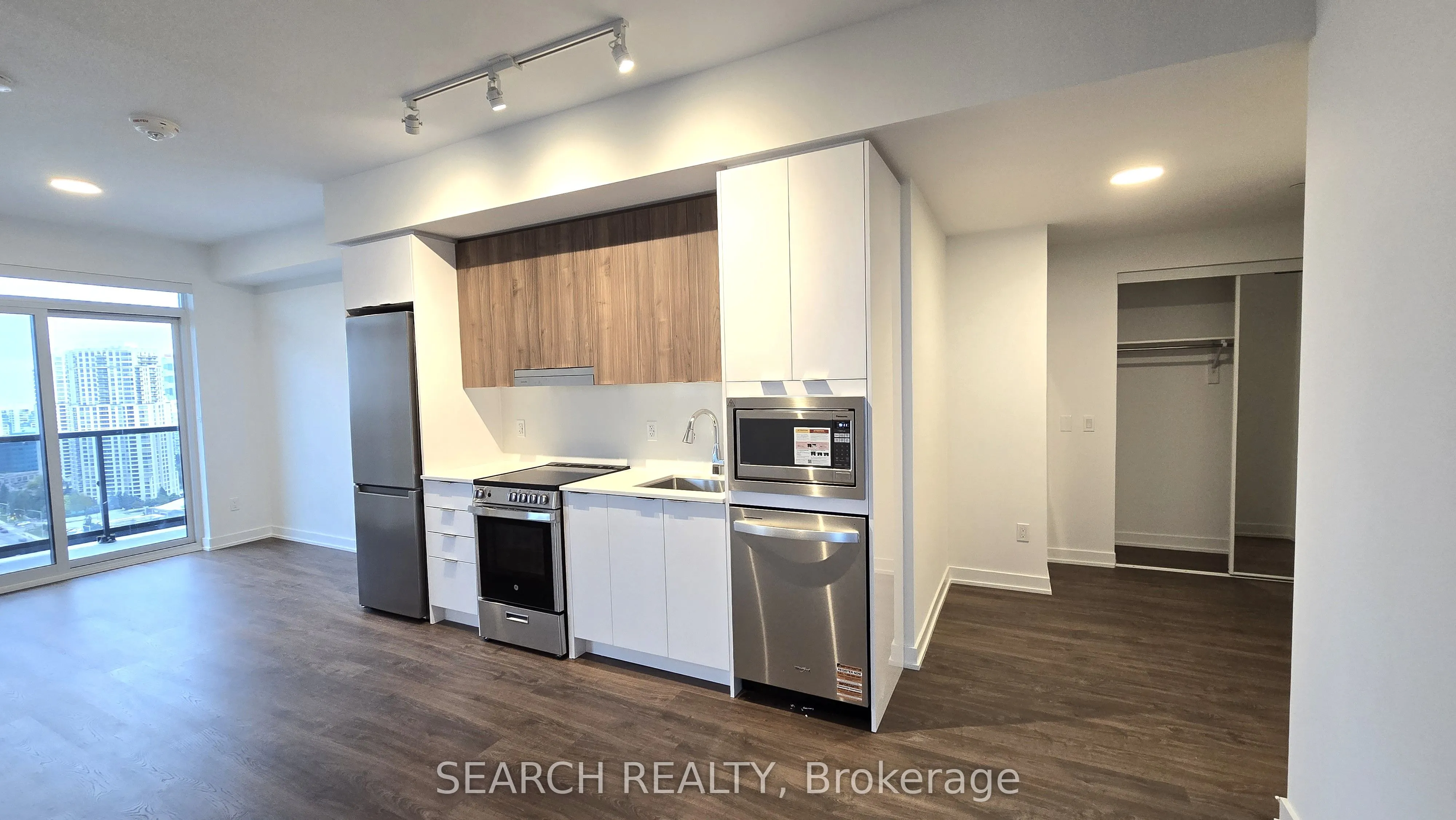 5105 Hurontario Street, #2102
