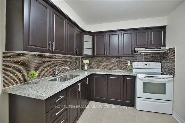 22 LITCHFIELD Court, #135
