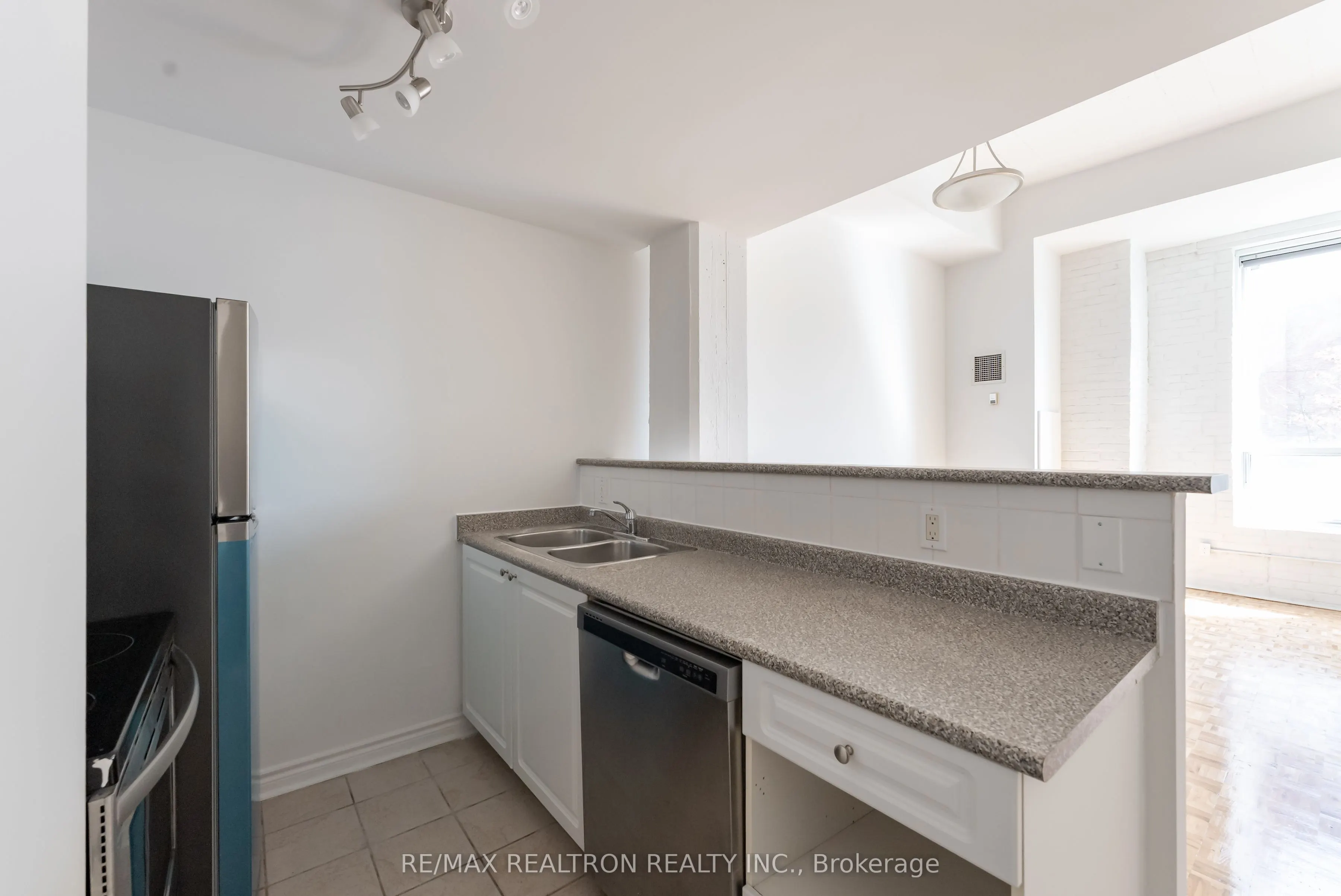 1407 Dupont Street, #319