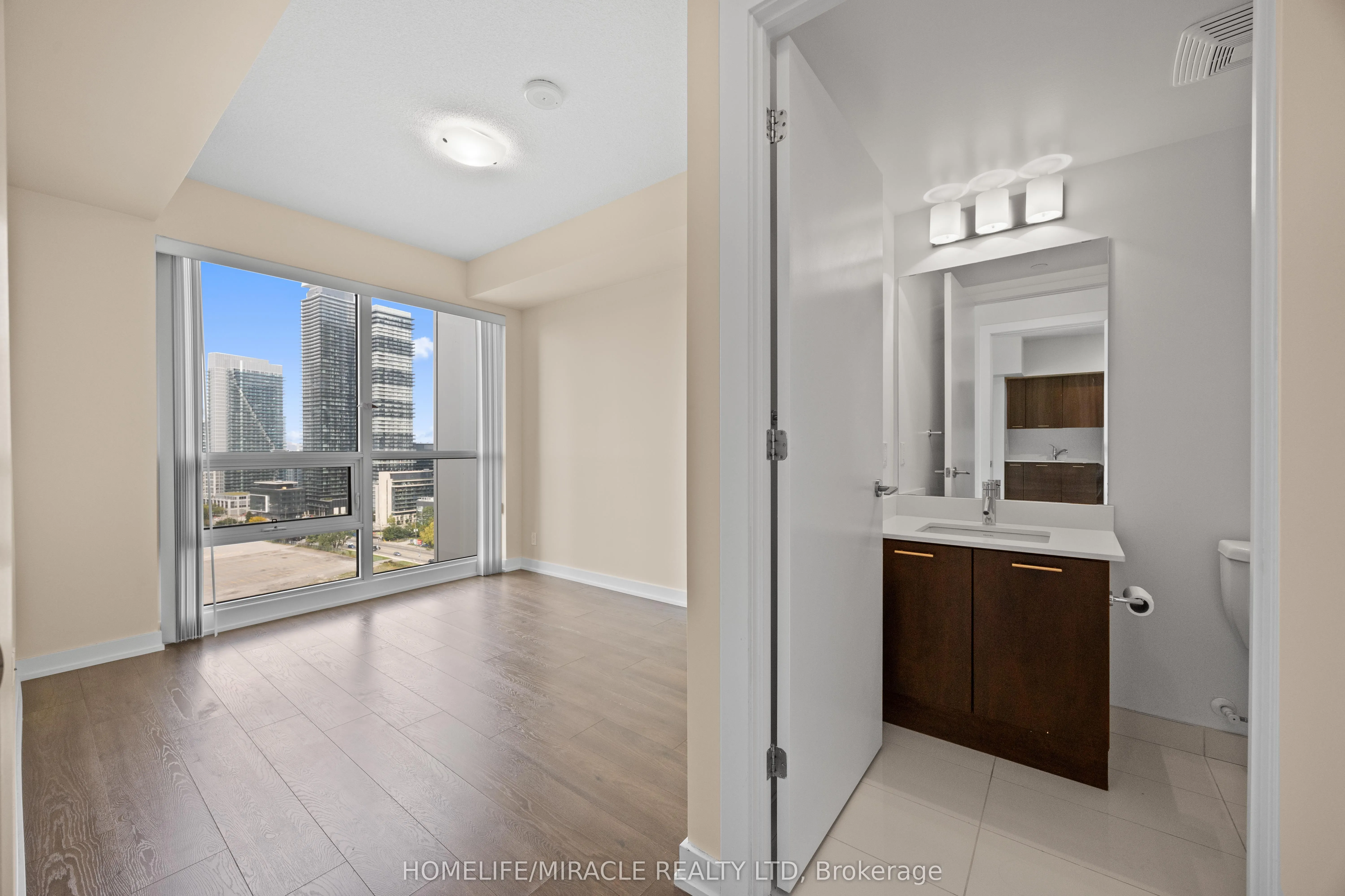 2220 Lakeshore Boulevard W, #2004