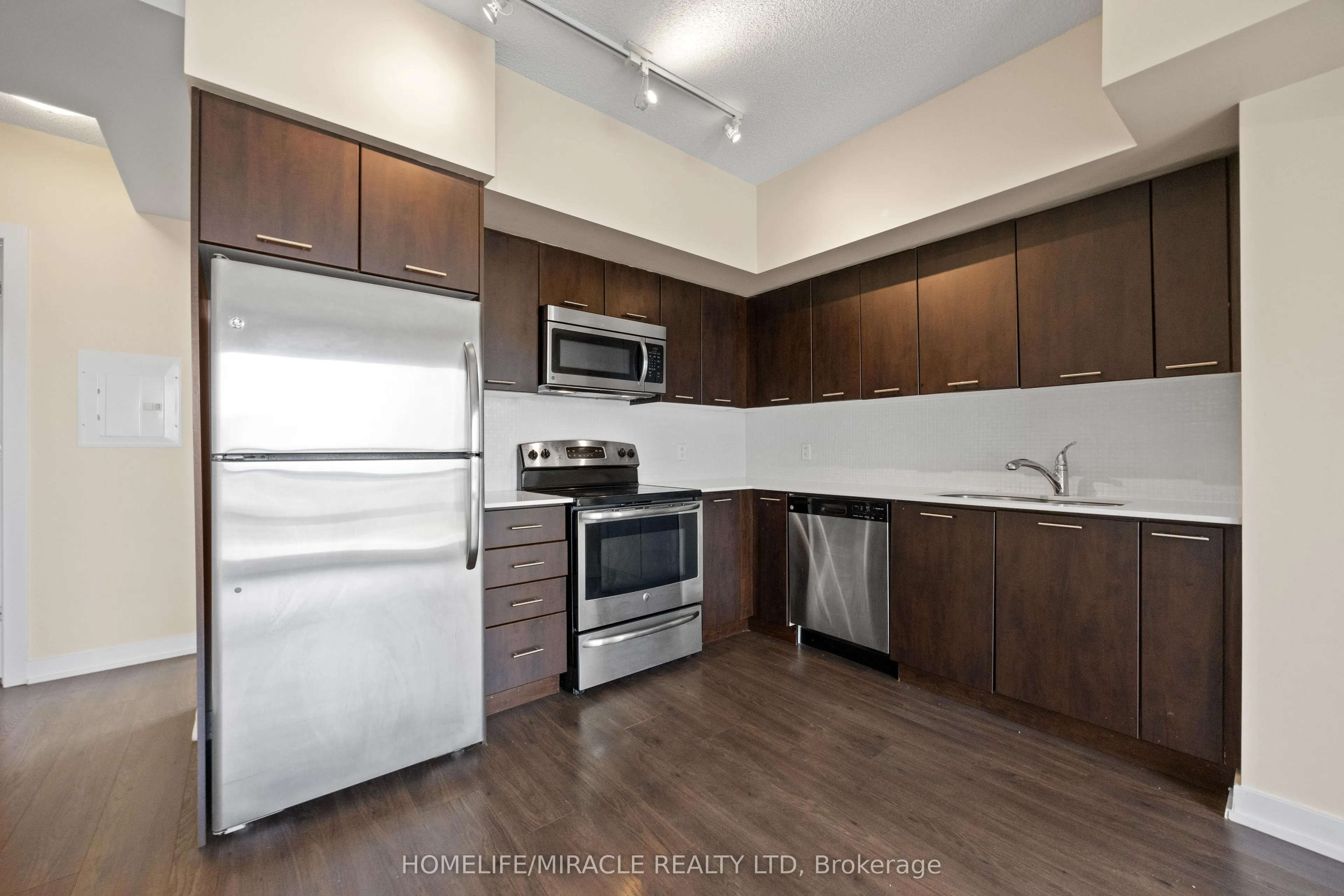 2220 Lakeshore Boulevard W, #2004