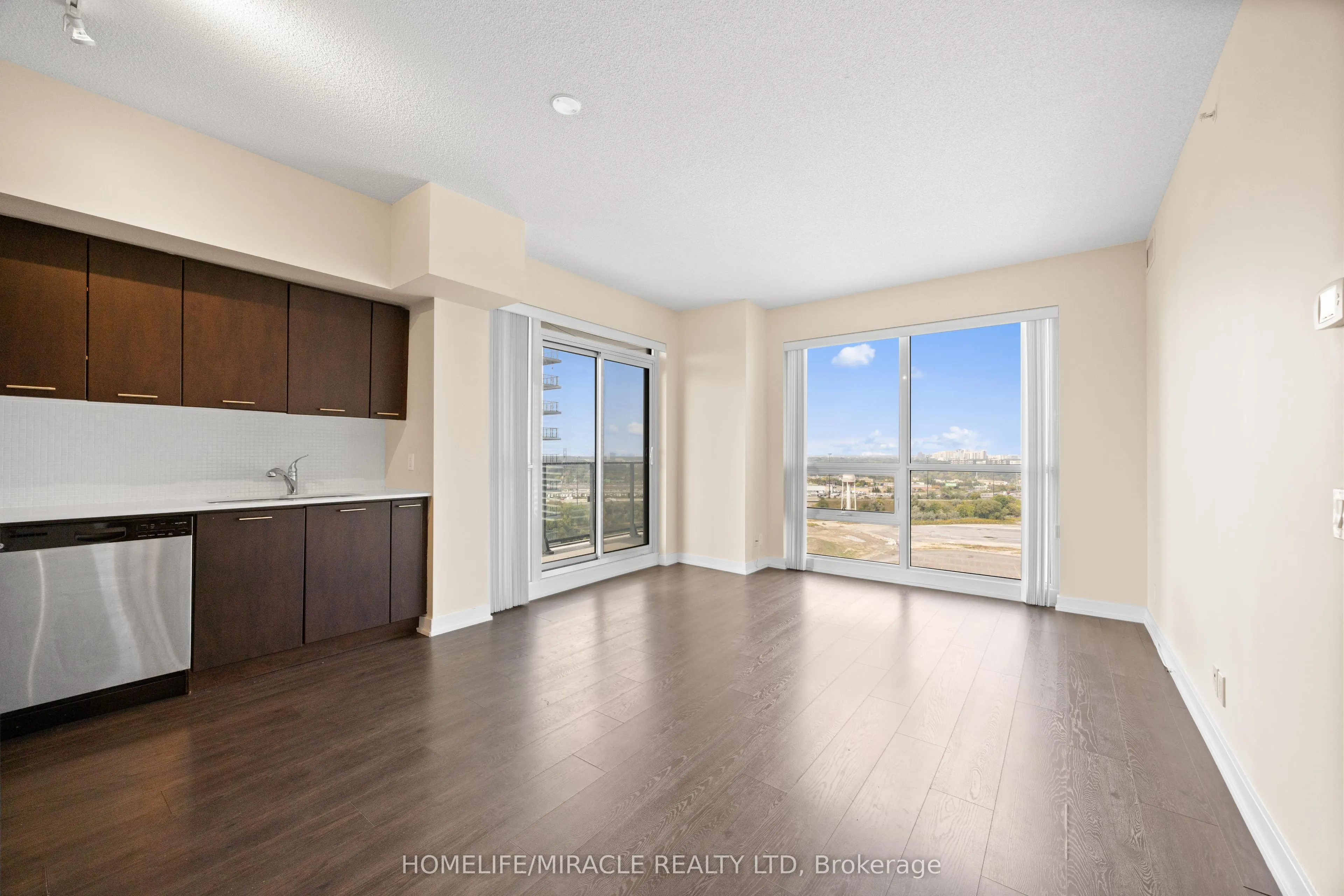 2220 Lakeshore Boulevard W, #2004