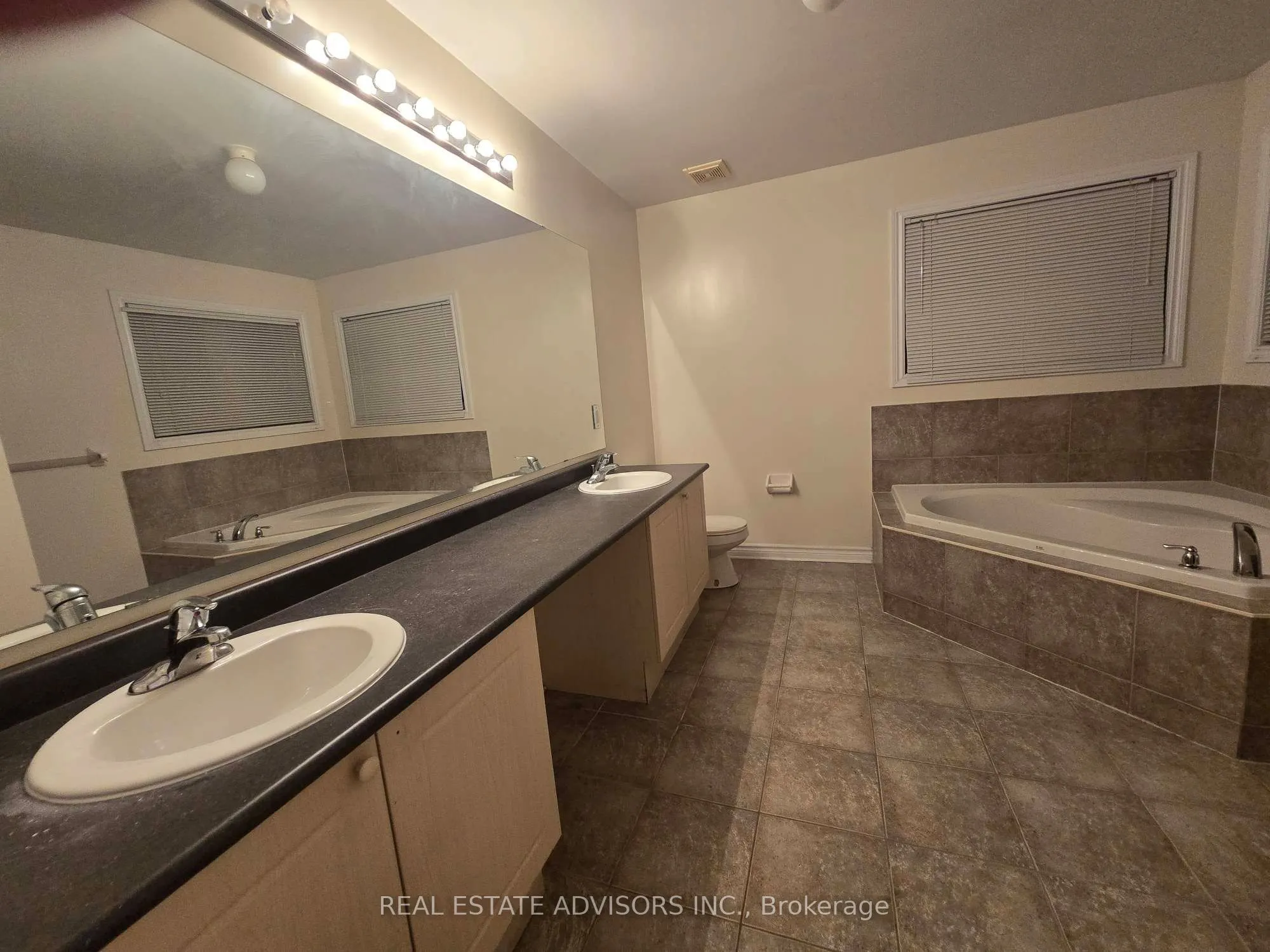 3208 Countess Crescent