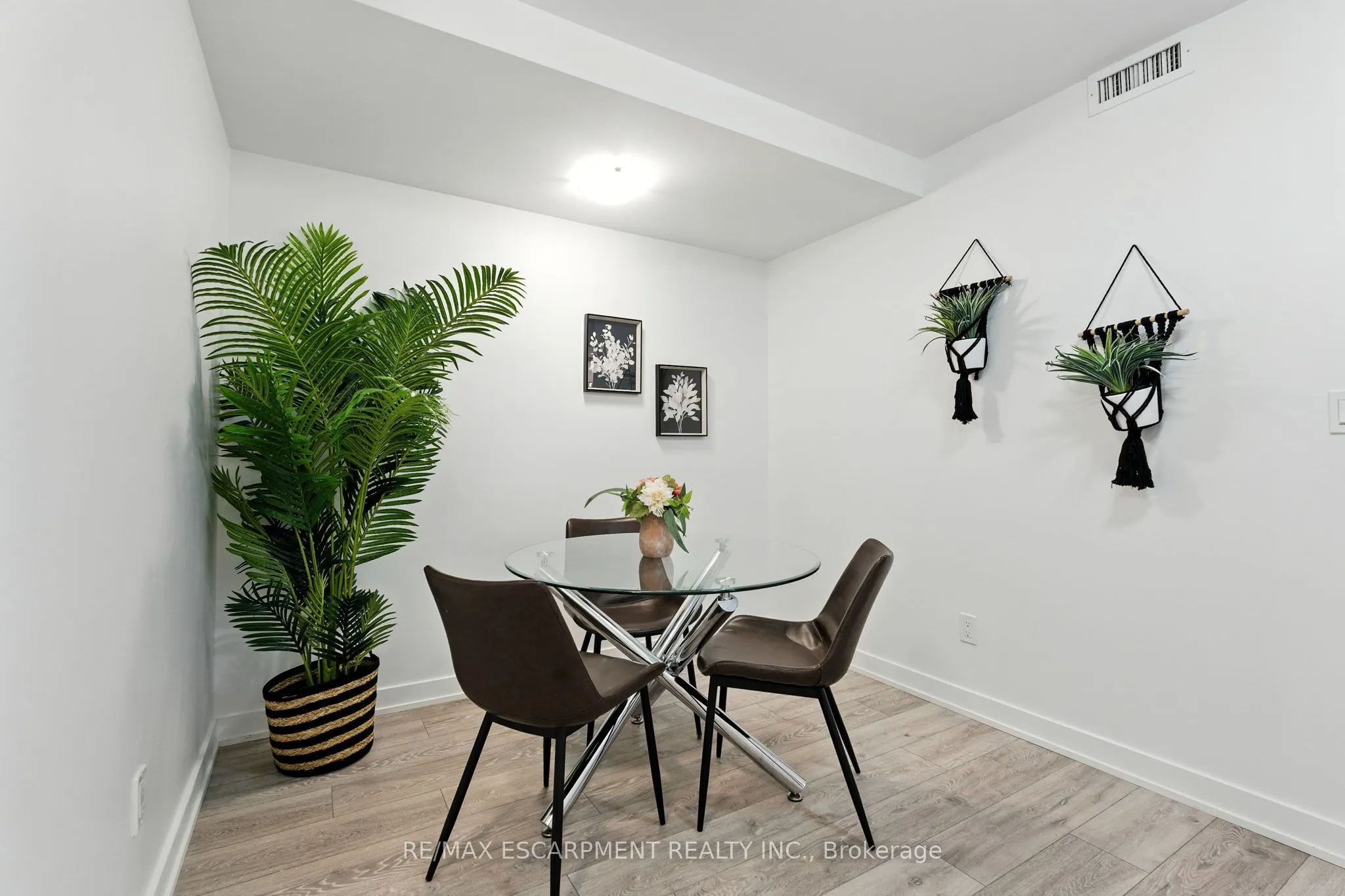 3210 DAKOTA Common, #A220