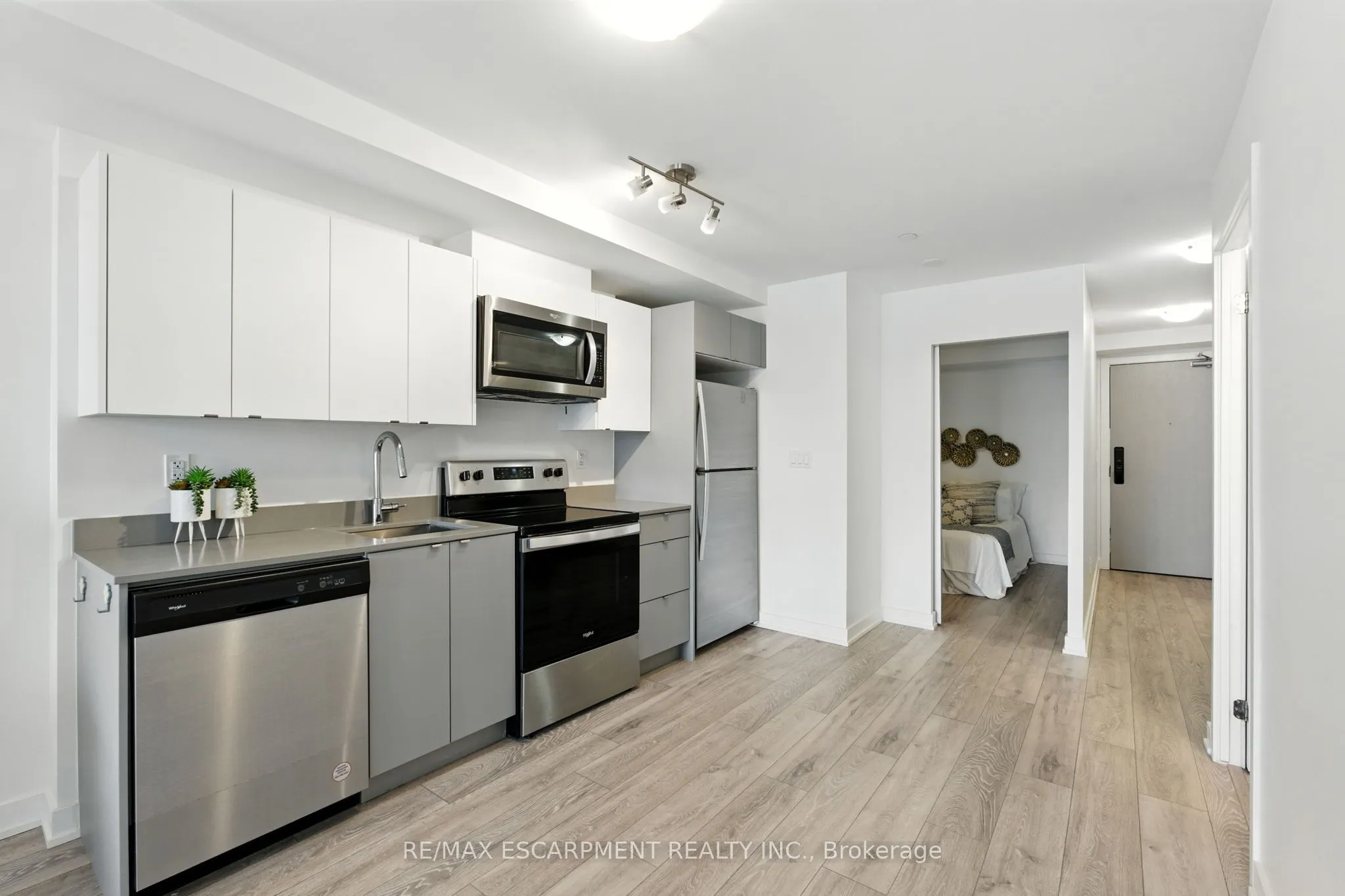 3210 DAKOTA Common, #A220