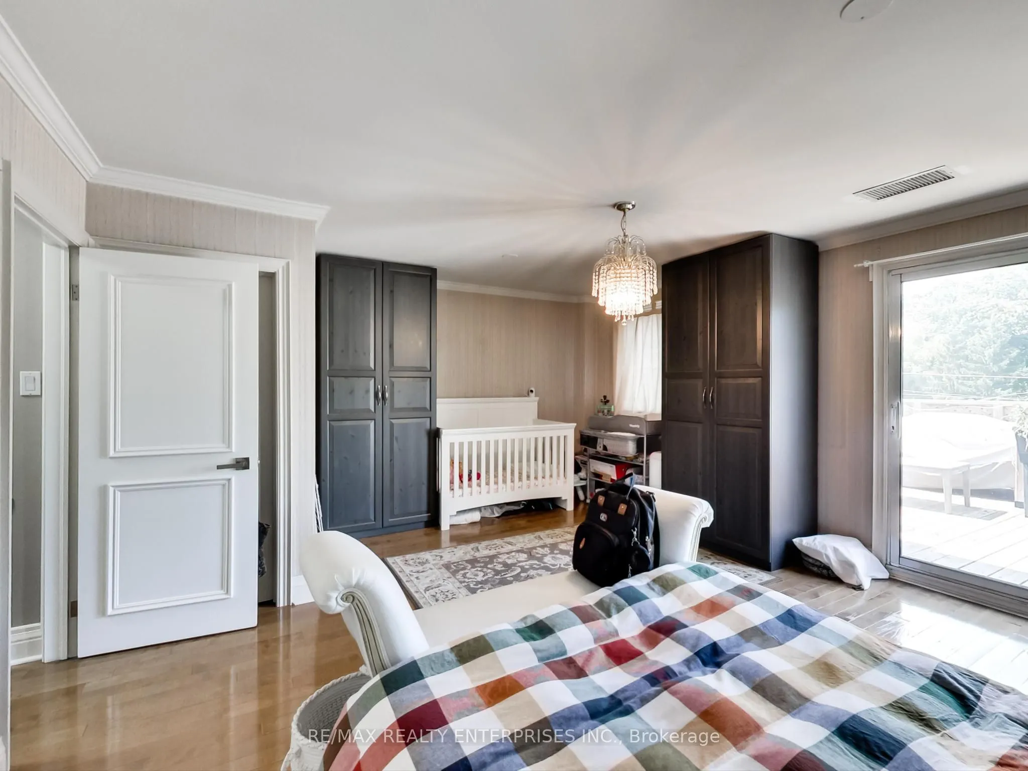 1735 Lakeshore Road W