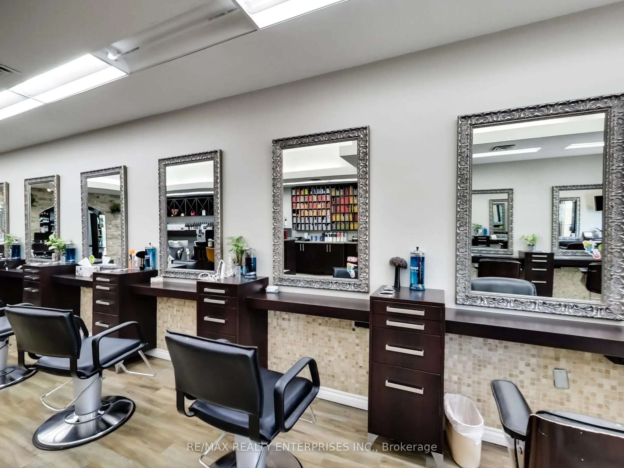 1735 Lakeshore Road W