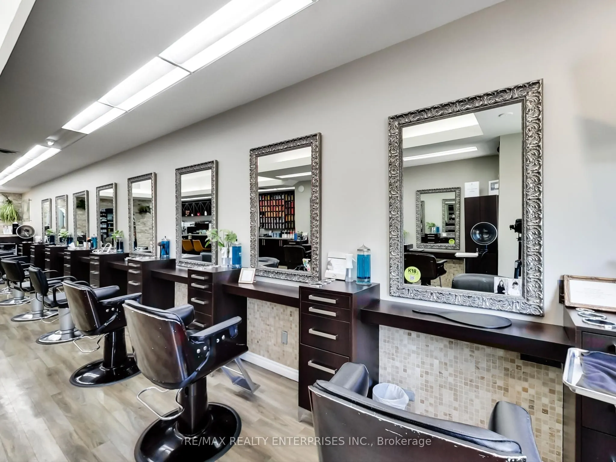 1735 Lakeshore Road W