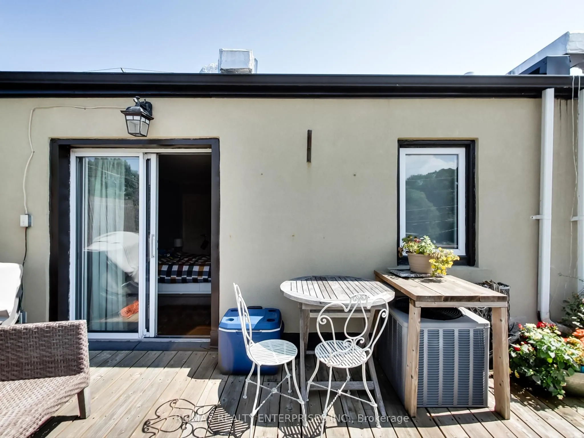 1735 Lakeshore Road W