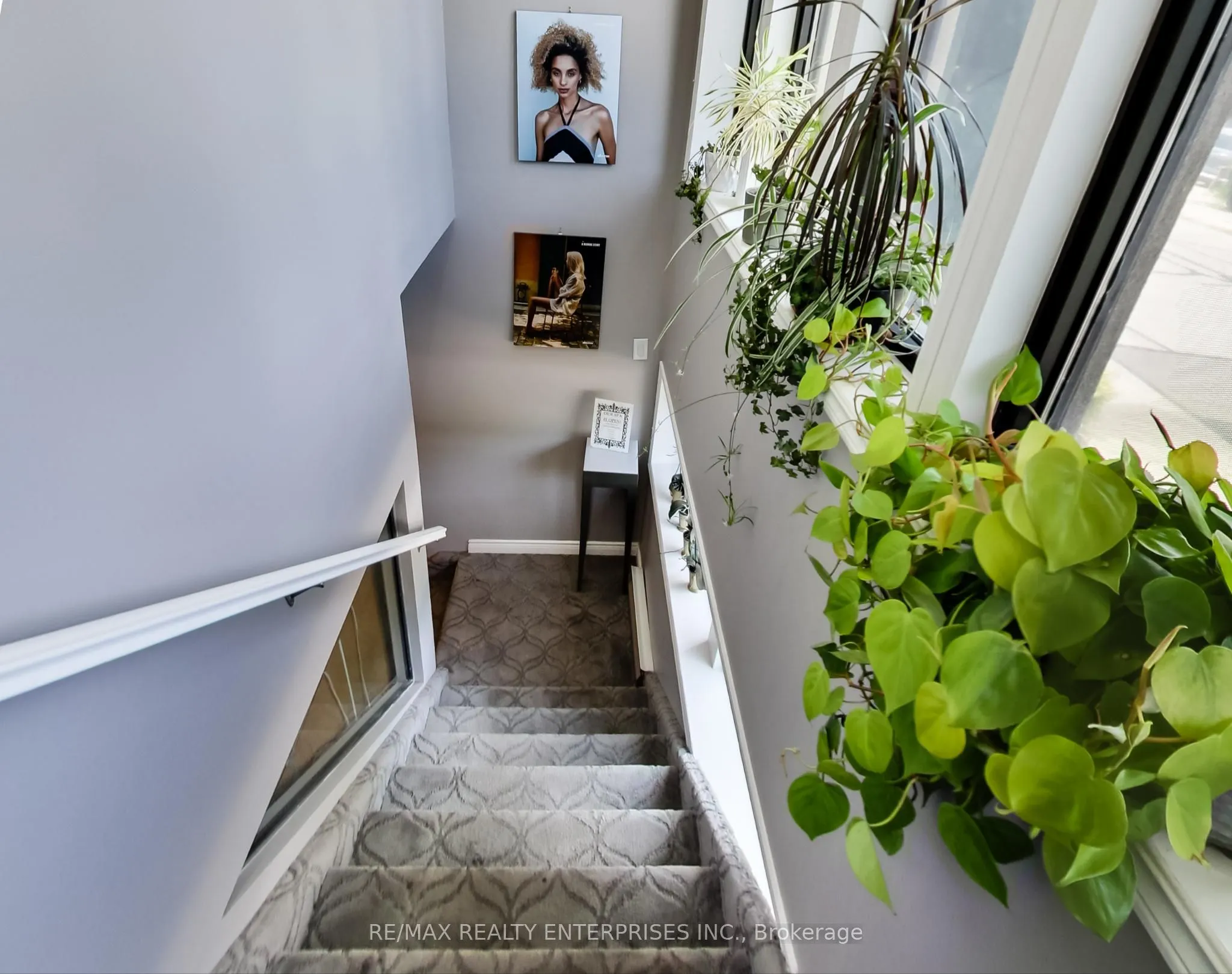 1735 Lakeshore Road W