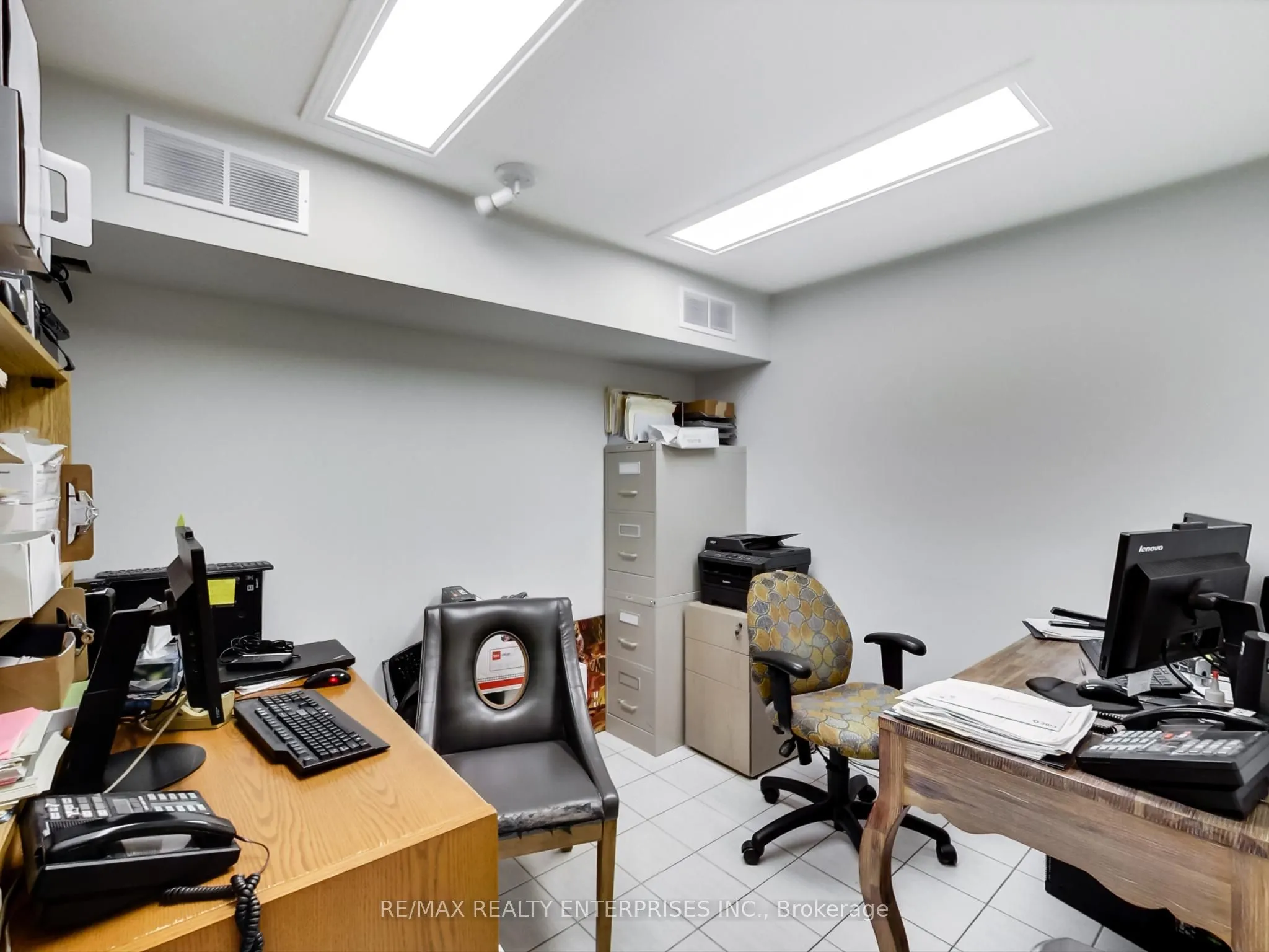 1735 Lakeshore Road W